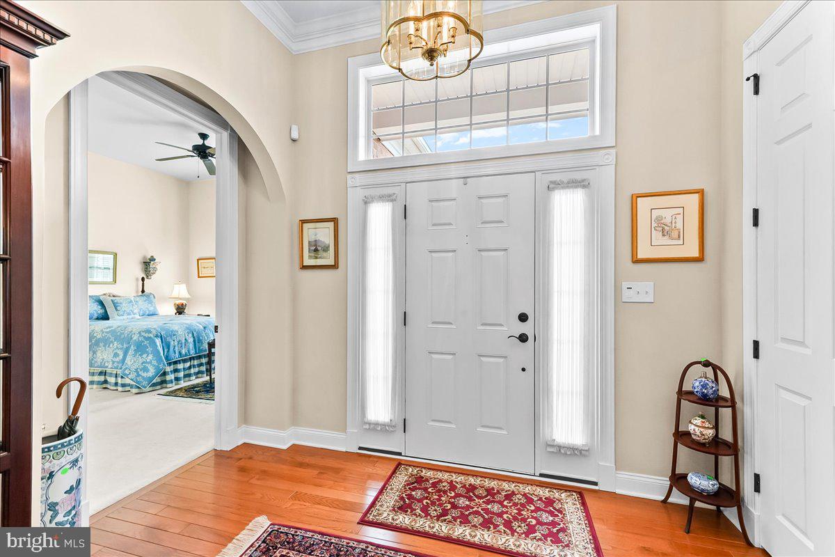 818 WOODS END COURT