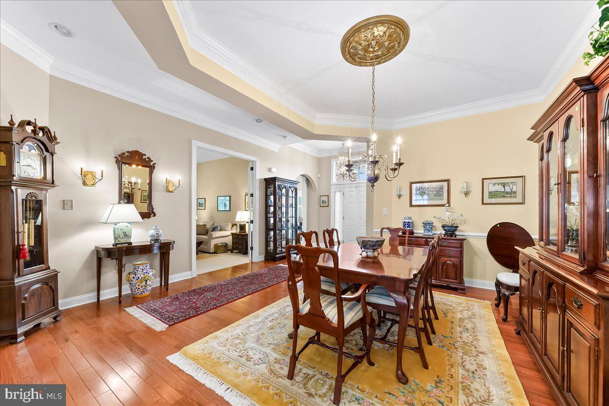 818 WOODS END COURT