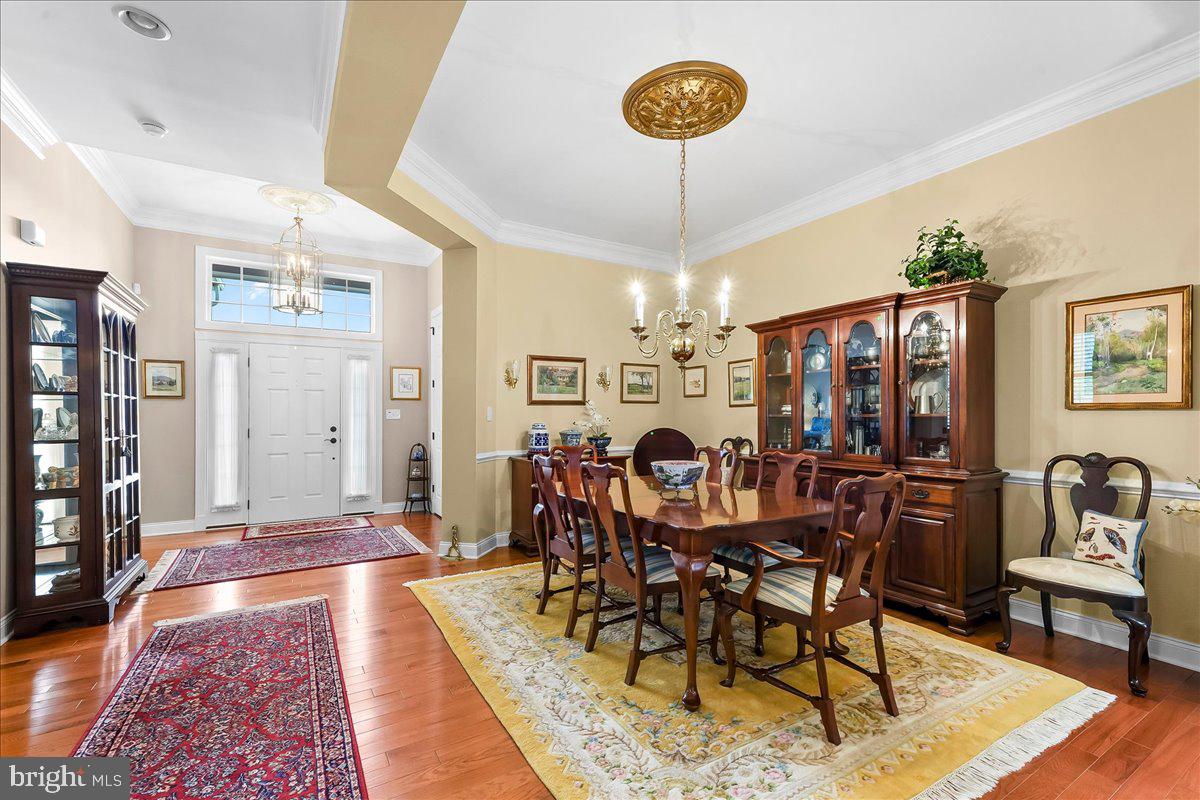 818 WOODS END COURT