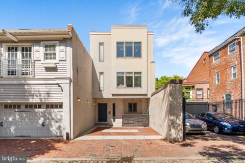 Townhouse For Sale - 631 Addison Street<br/> Philadelphia County, PHILADELPHIA, PA 19147