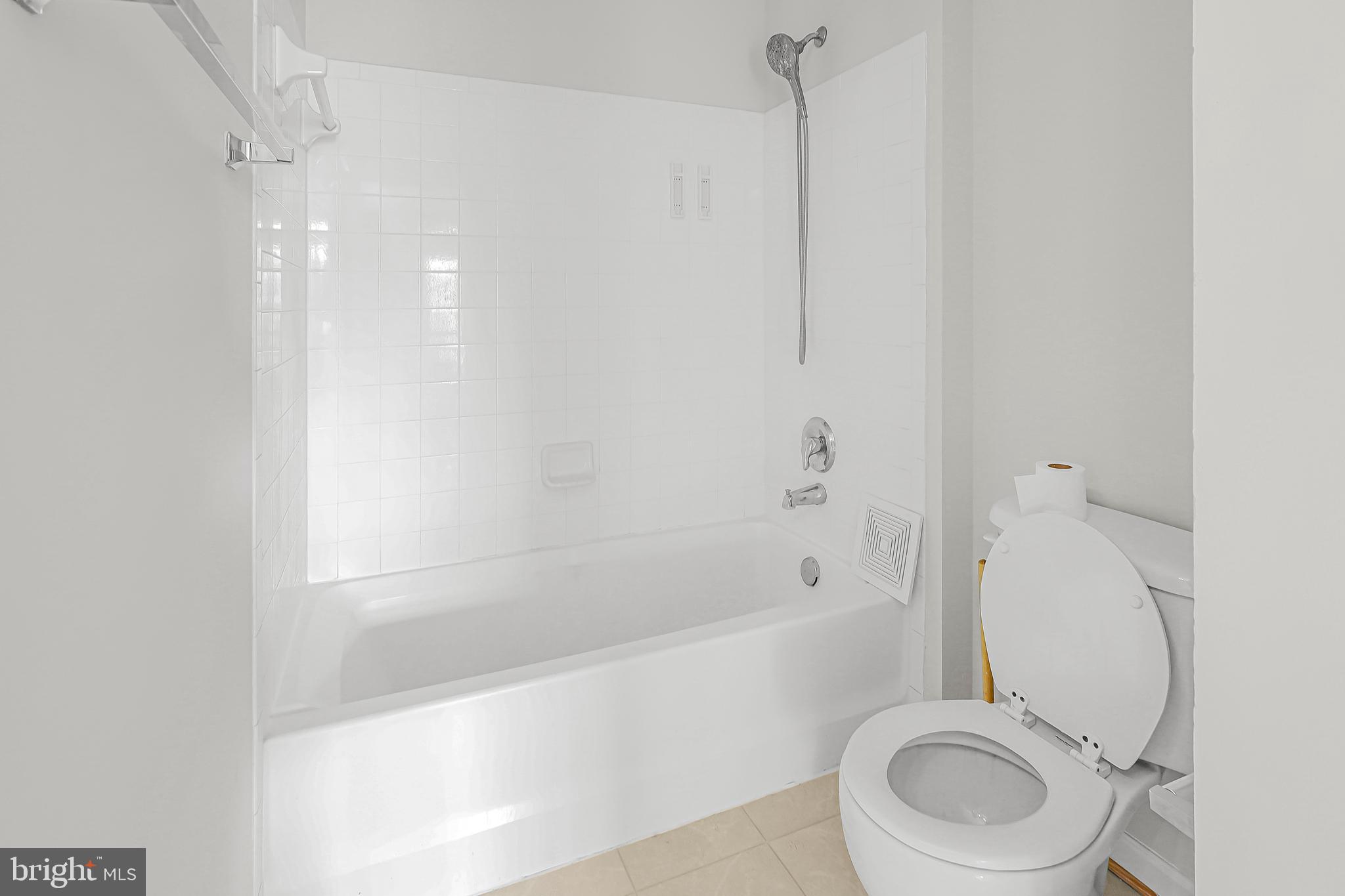 LAKELAND PLACE - Residential