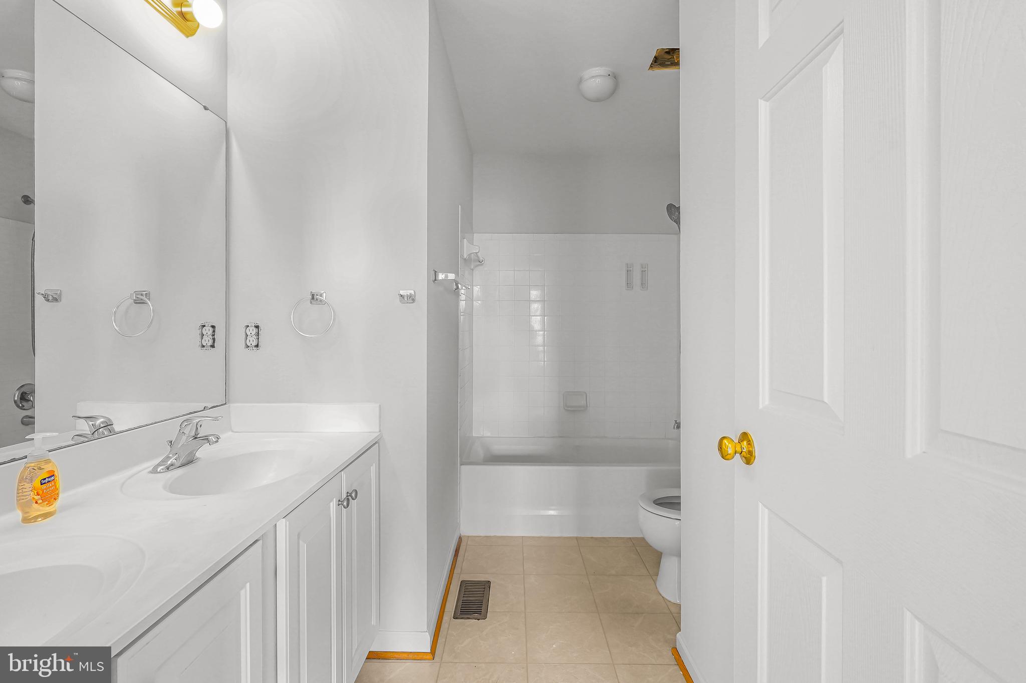 LAKELAND PLACE - Residential