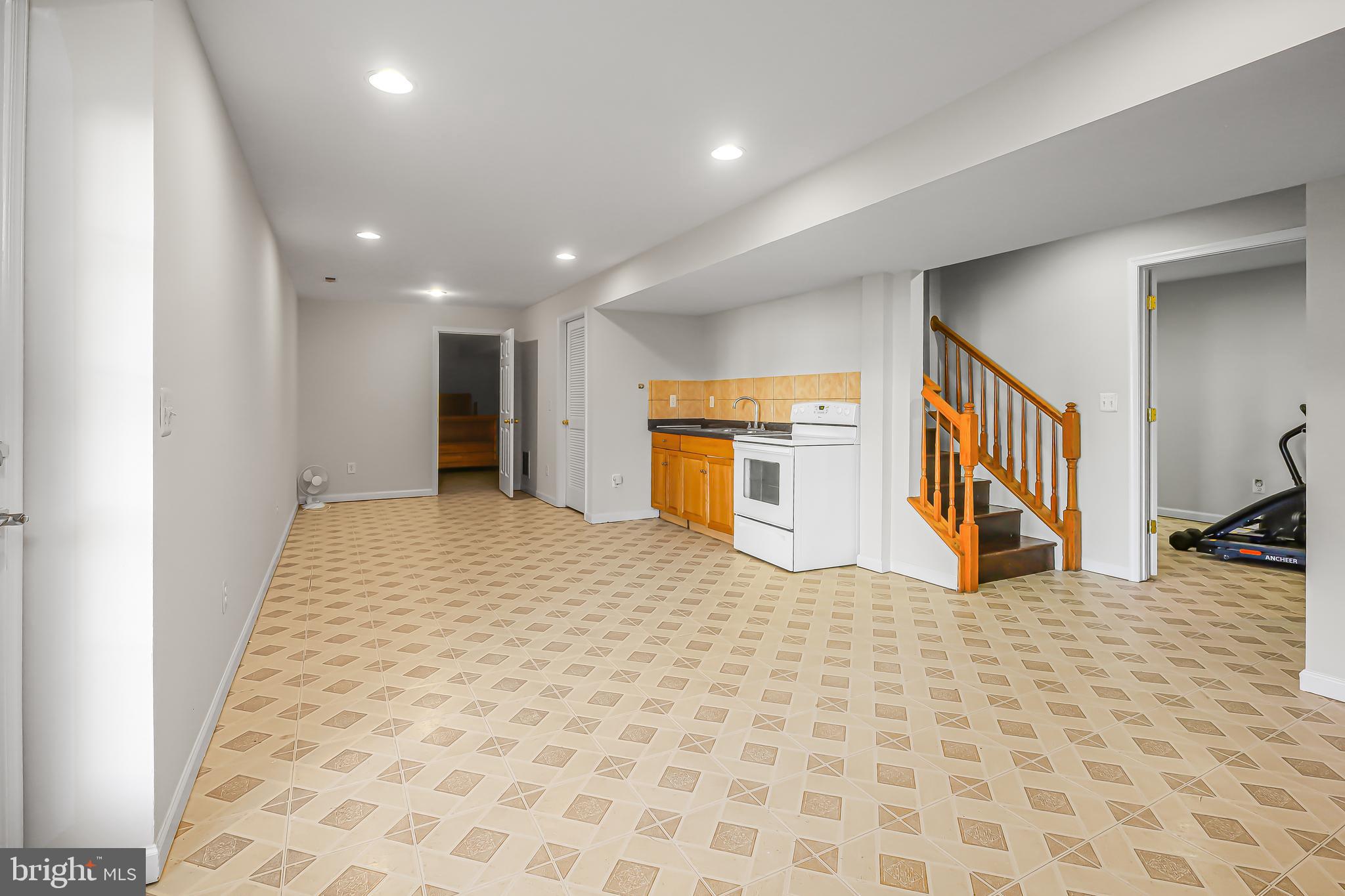 LAKELAND PLACE - Residential