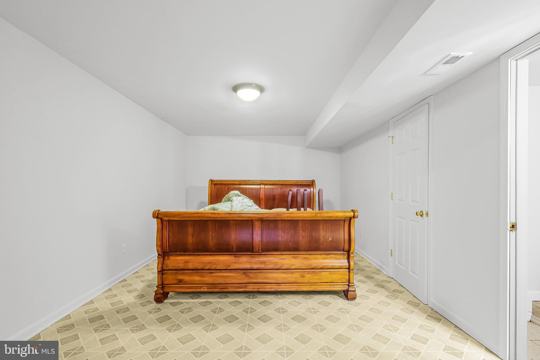 LAKELAND PLACE - Residential