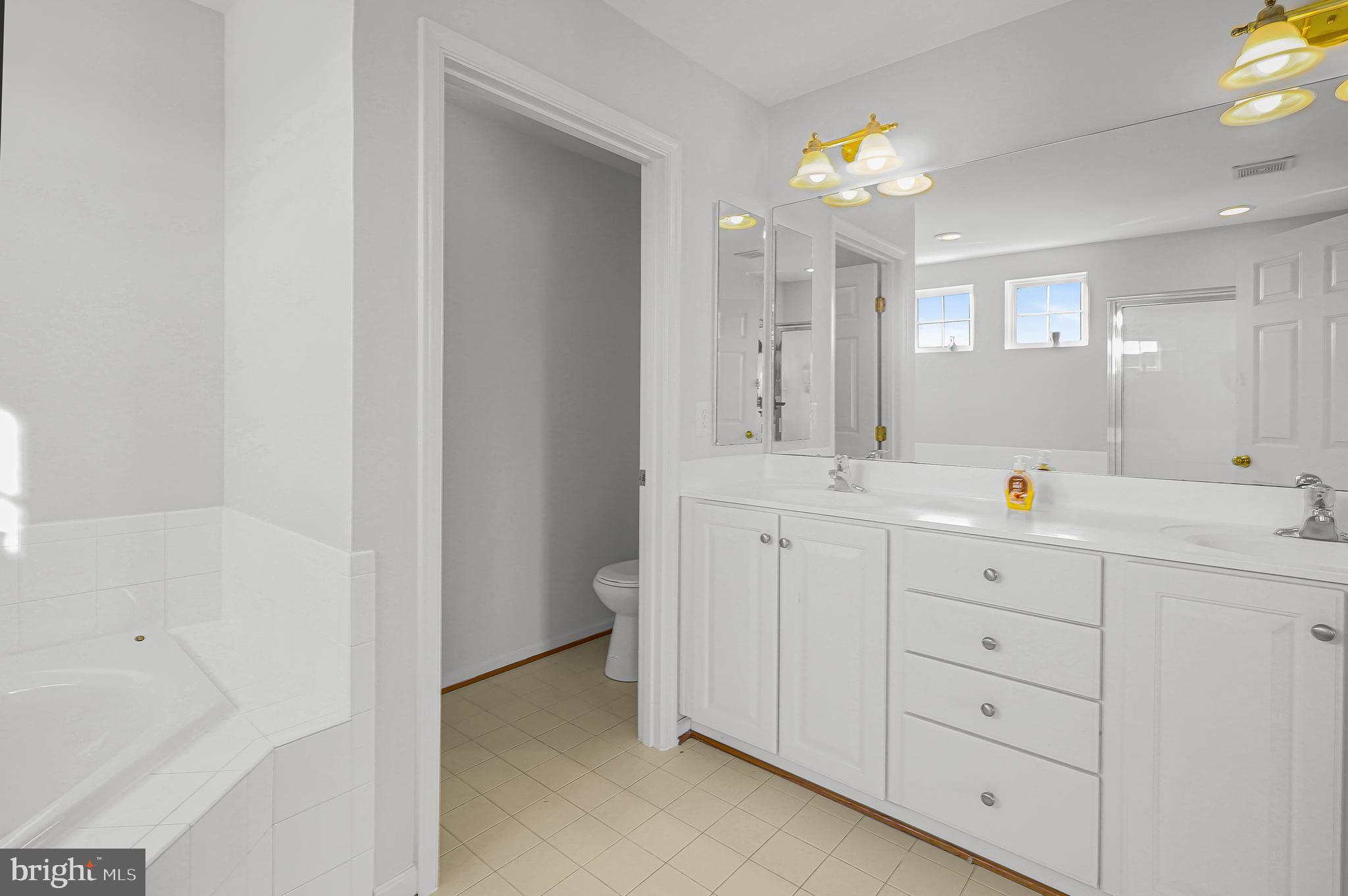 LAKELAND PLACE - Residential