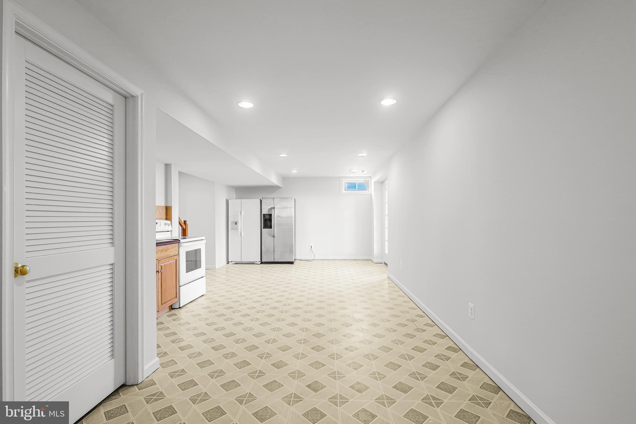 LAKELAND PLACE - Residential