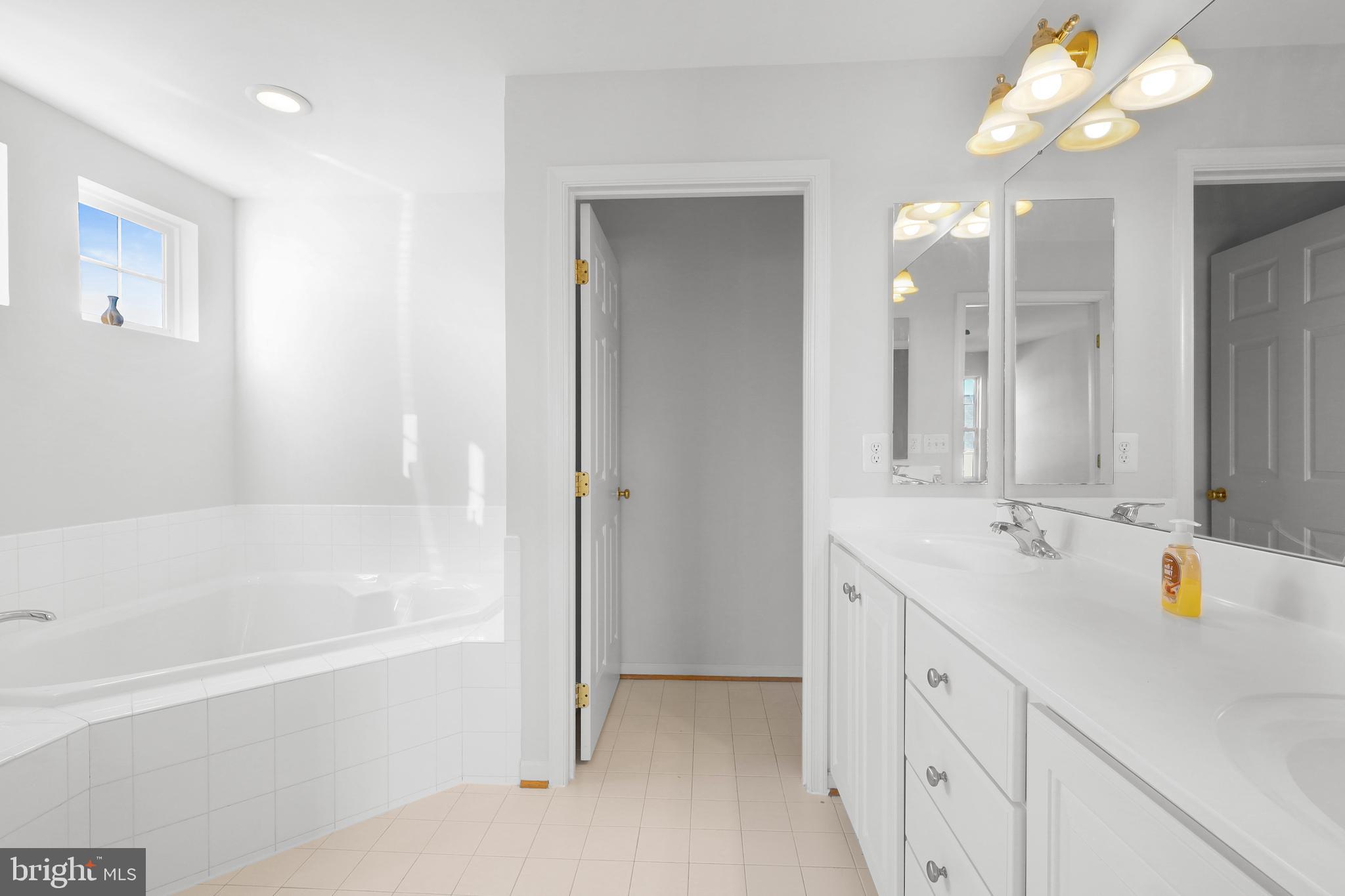 LAKELAND PLACE - Residential