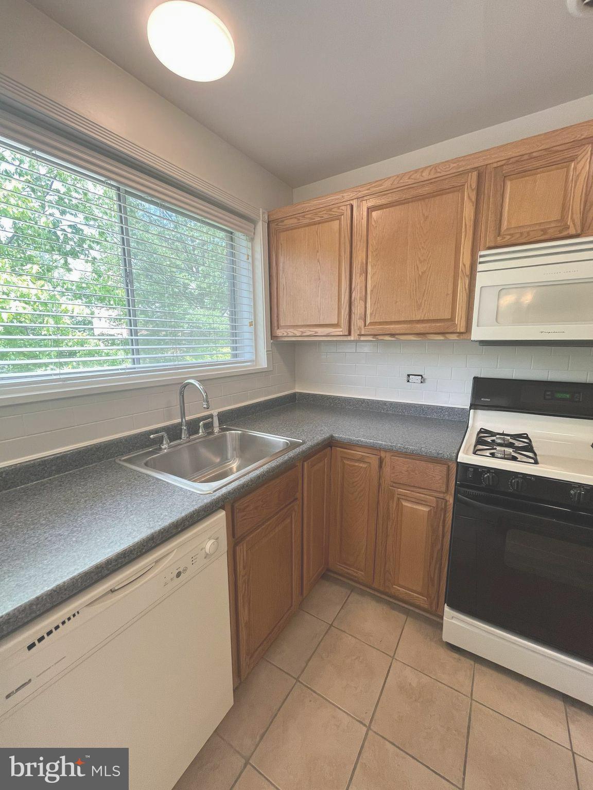 PARKSIDE CONDOMINIUMS - Residential