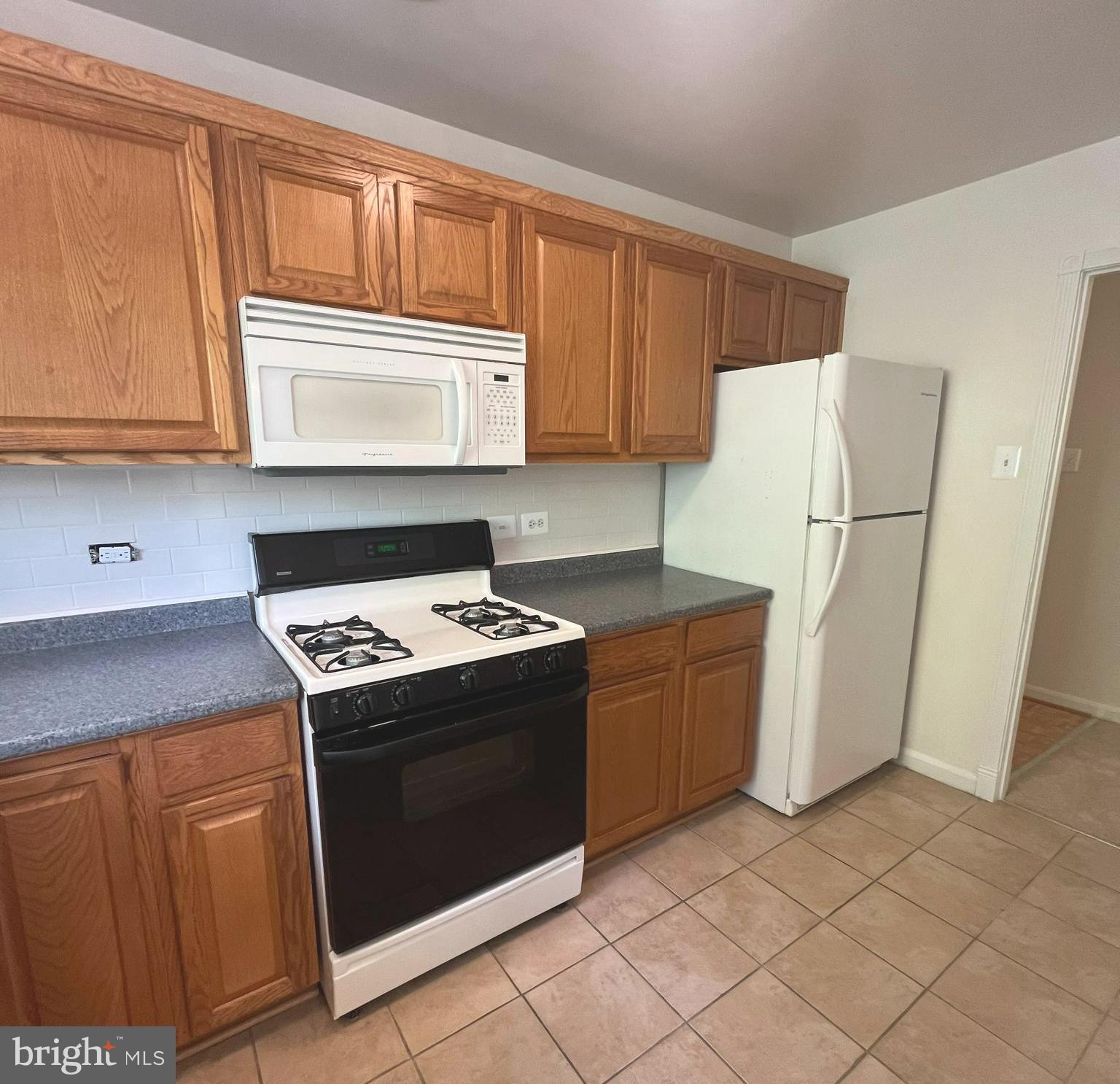 10518 WEYMOUTH STREET 204