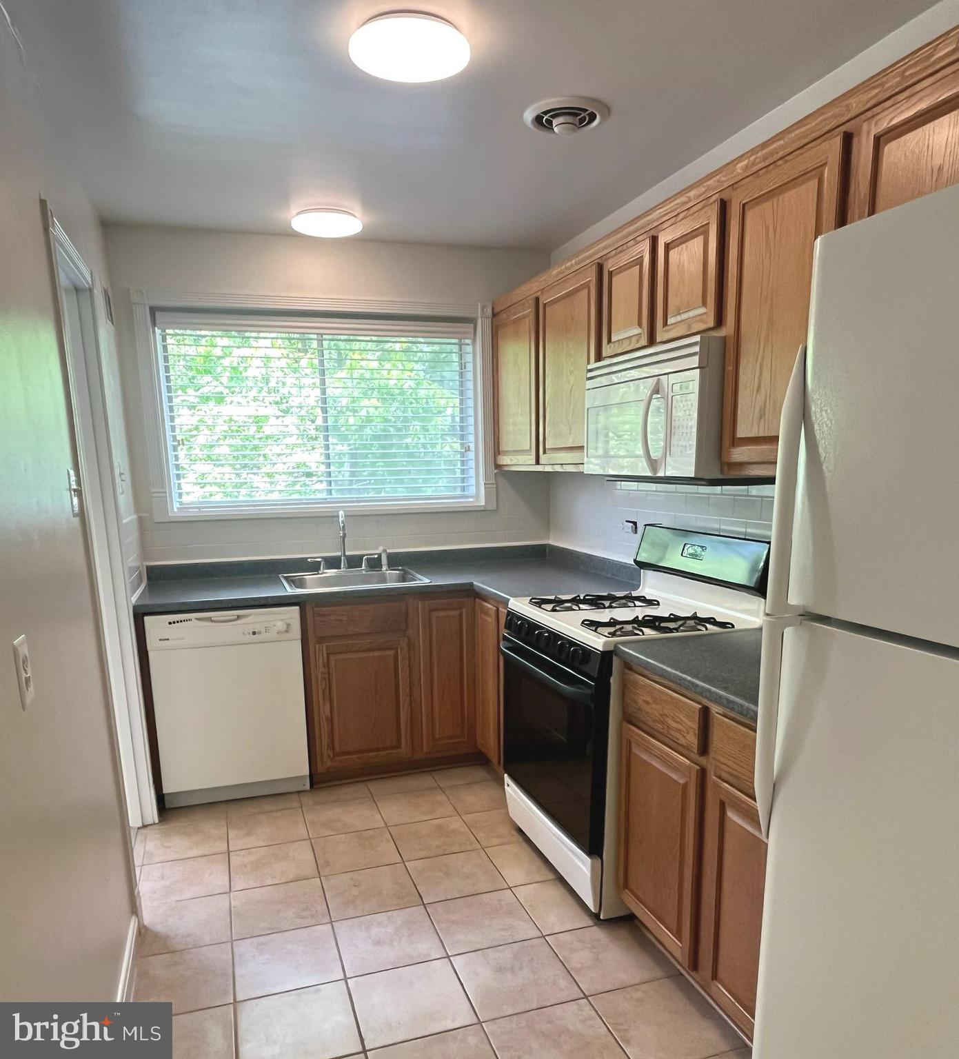 10518 WEYMOUTH STREET 204