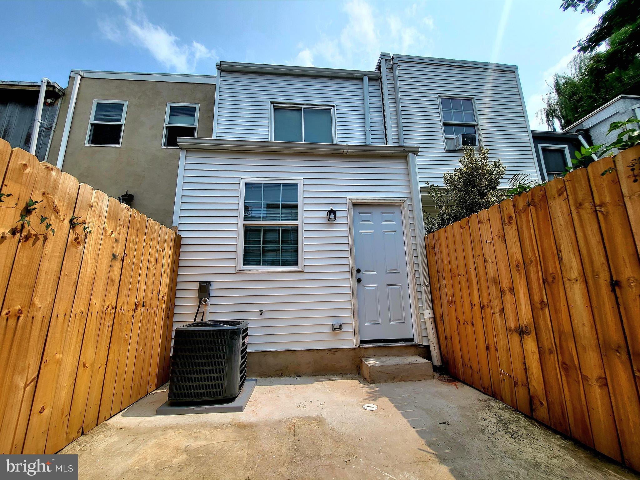 EAST KENSINGTON - Residential