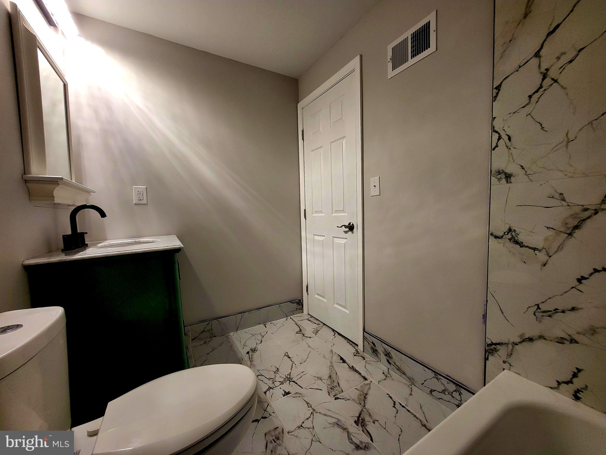 EAST KENSINGTON - Residential