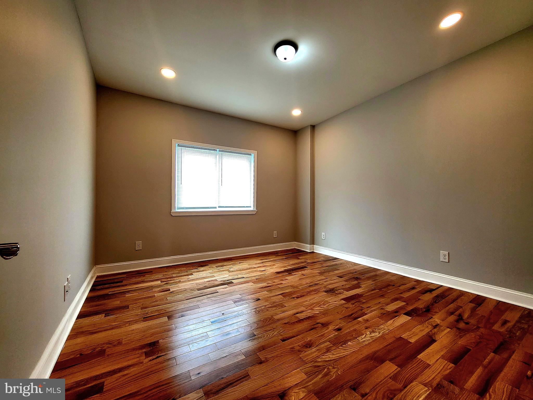 EAST KENSINGTON - Residential