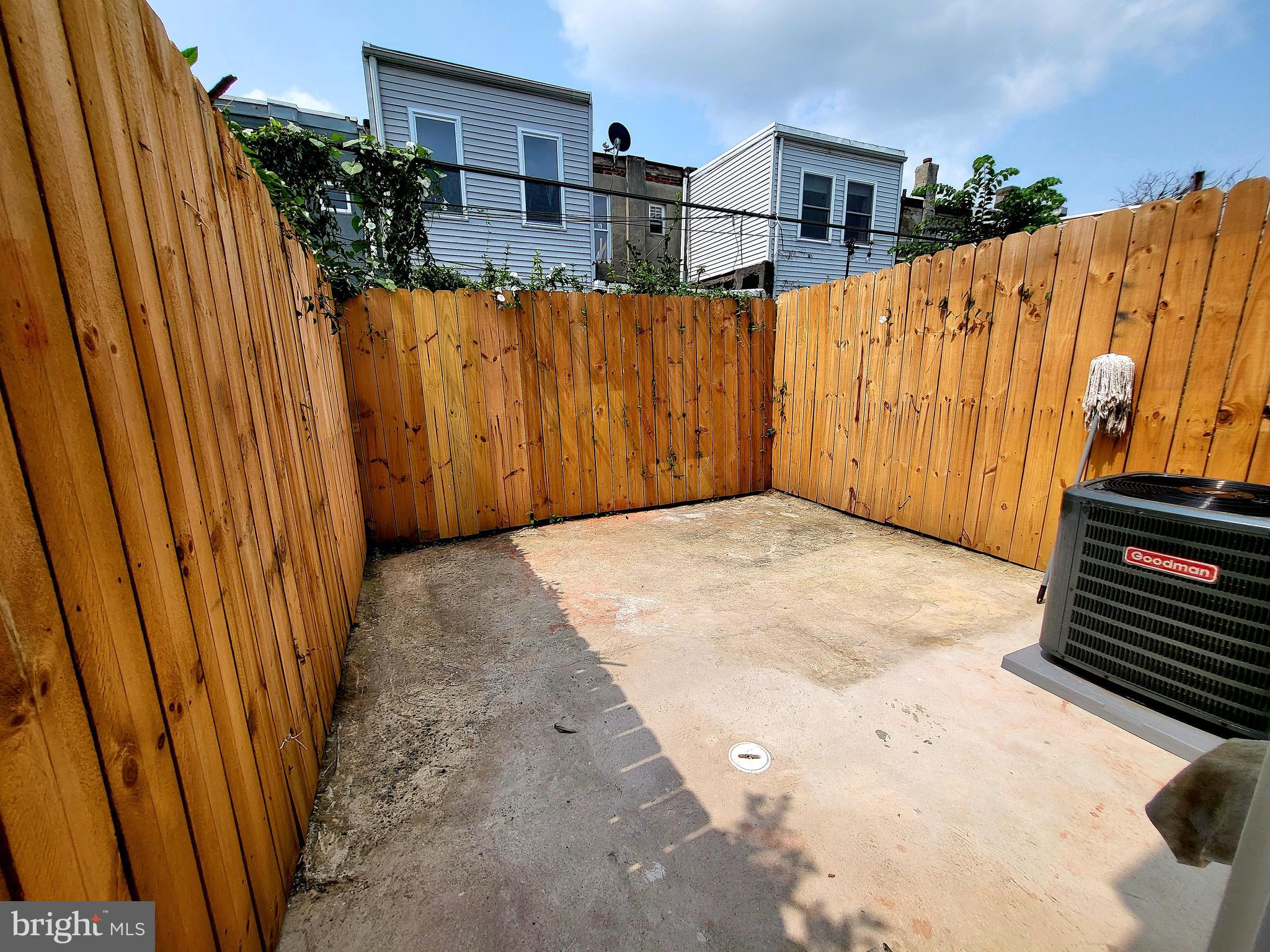 EAST KENSINGTON - Residential