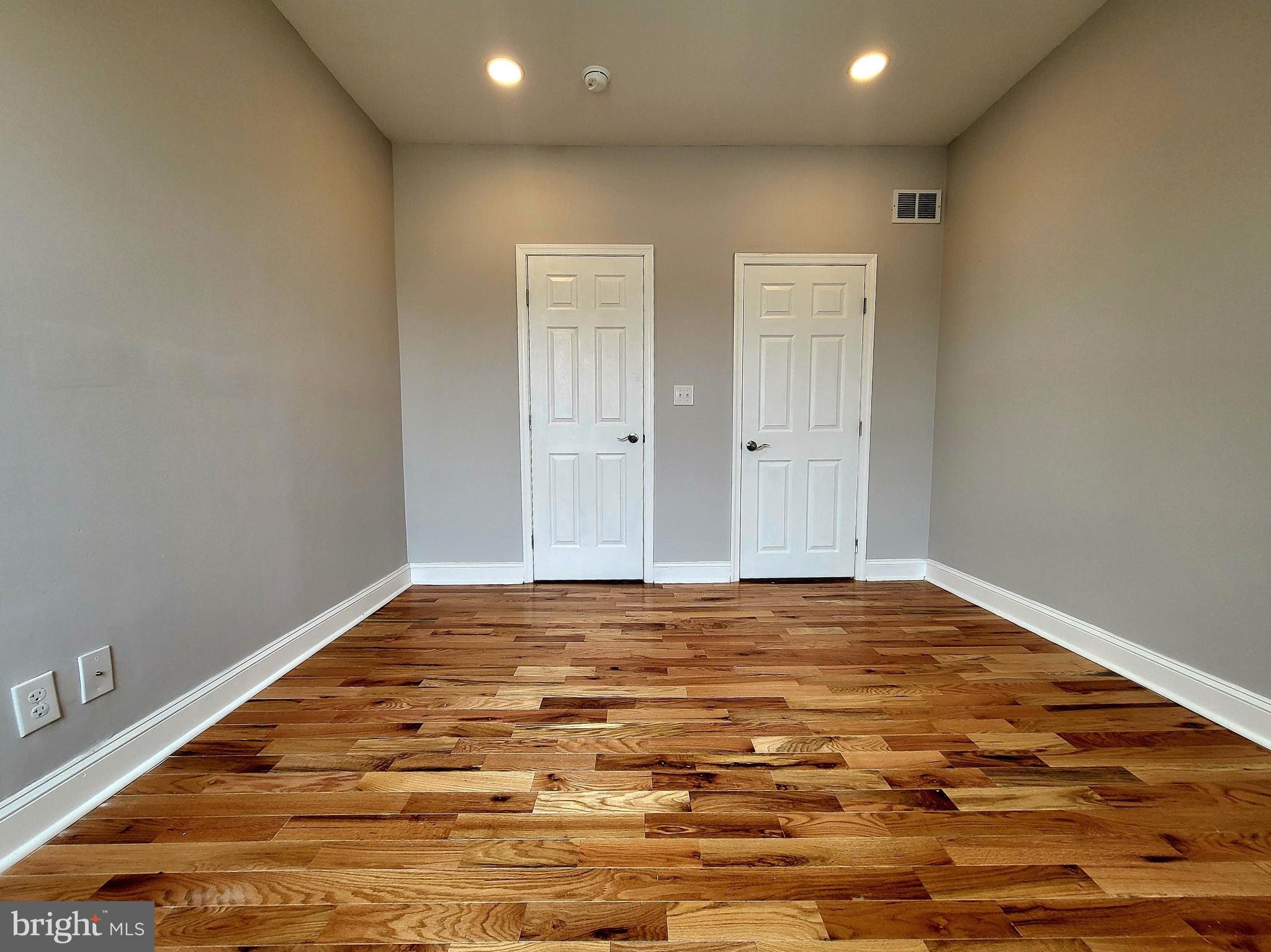 EAST KENSINGTON - Residential