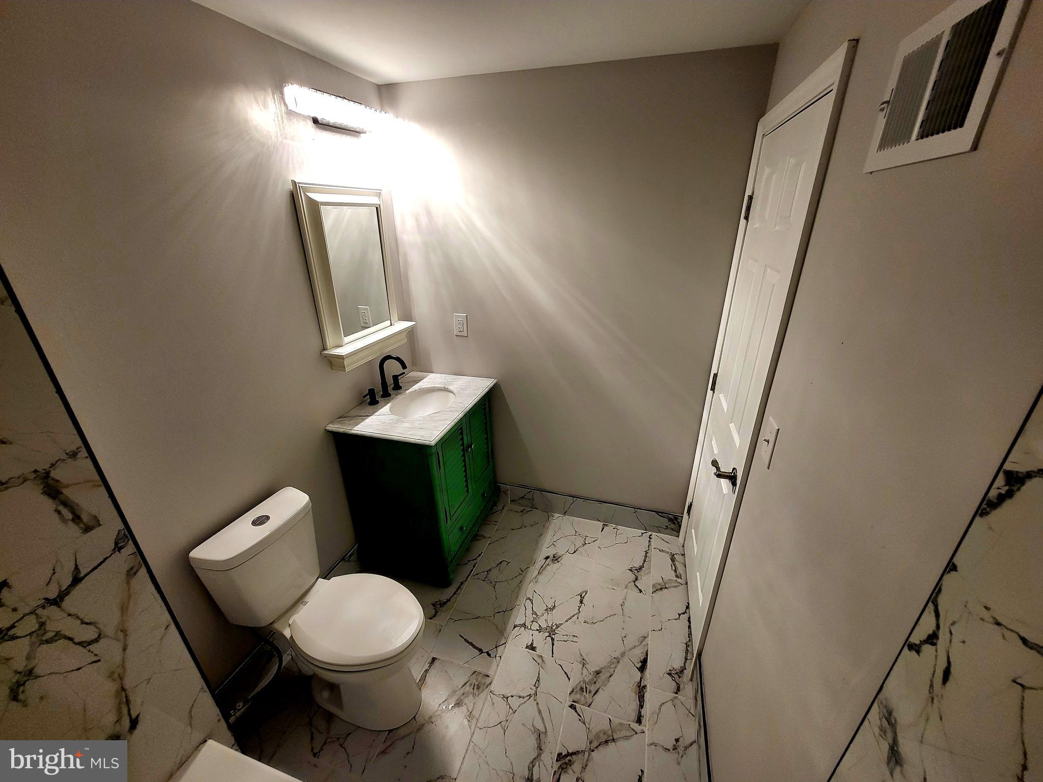 EAST KENSINGTON - Residential