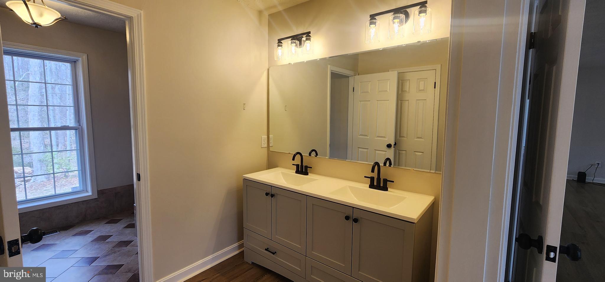 HARTLAKE ESTATES - Residential Lease