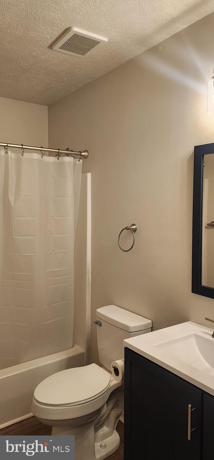 HARTLAKE ESTATES - Residential Lease