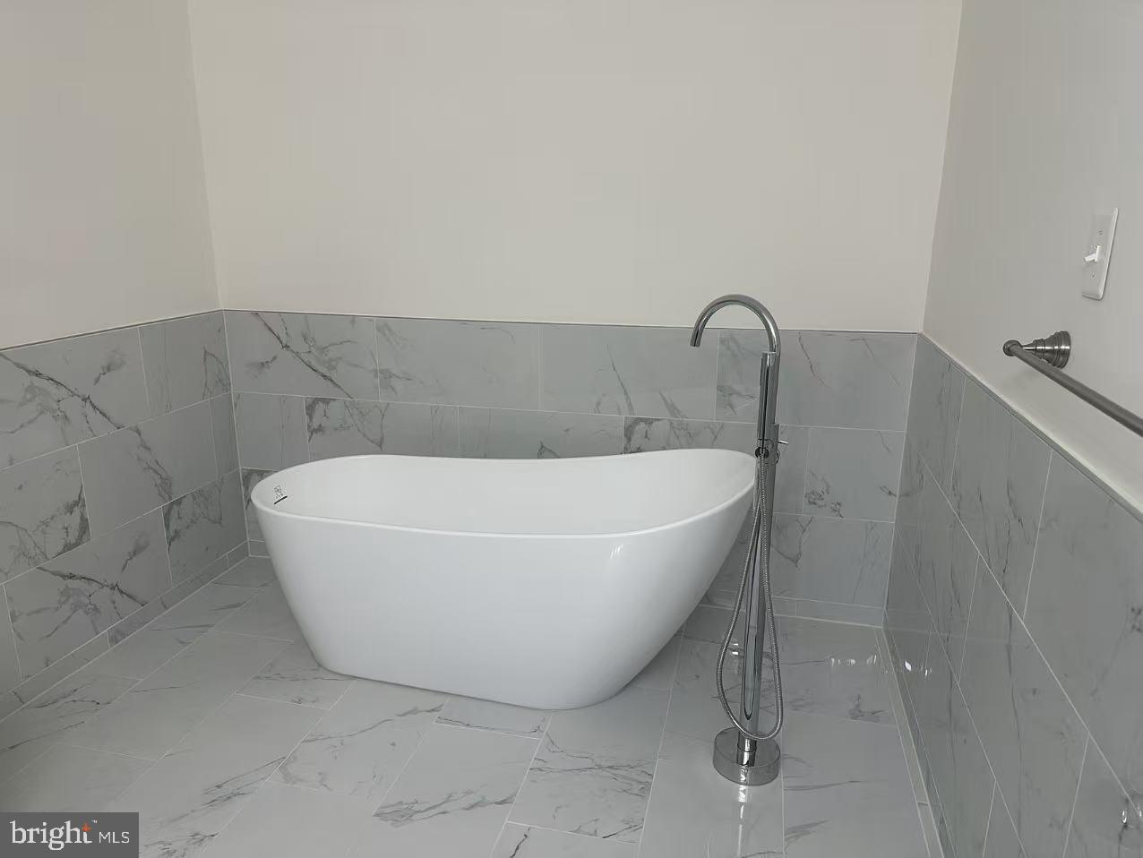 WOODBRIDGE VALLEY - Residential