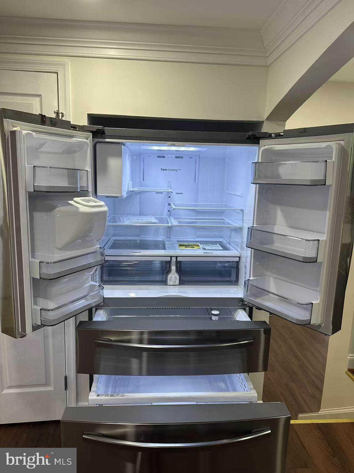 WOODBRIDGE VALLEY - Residential