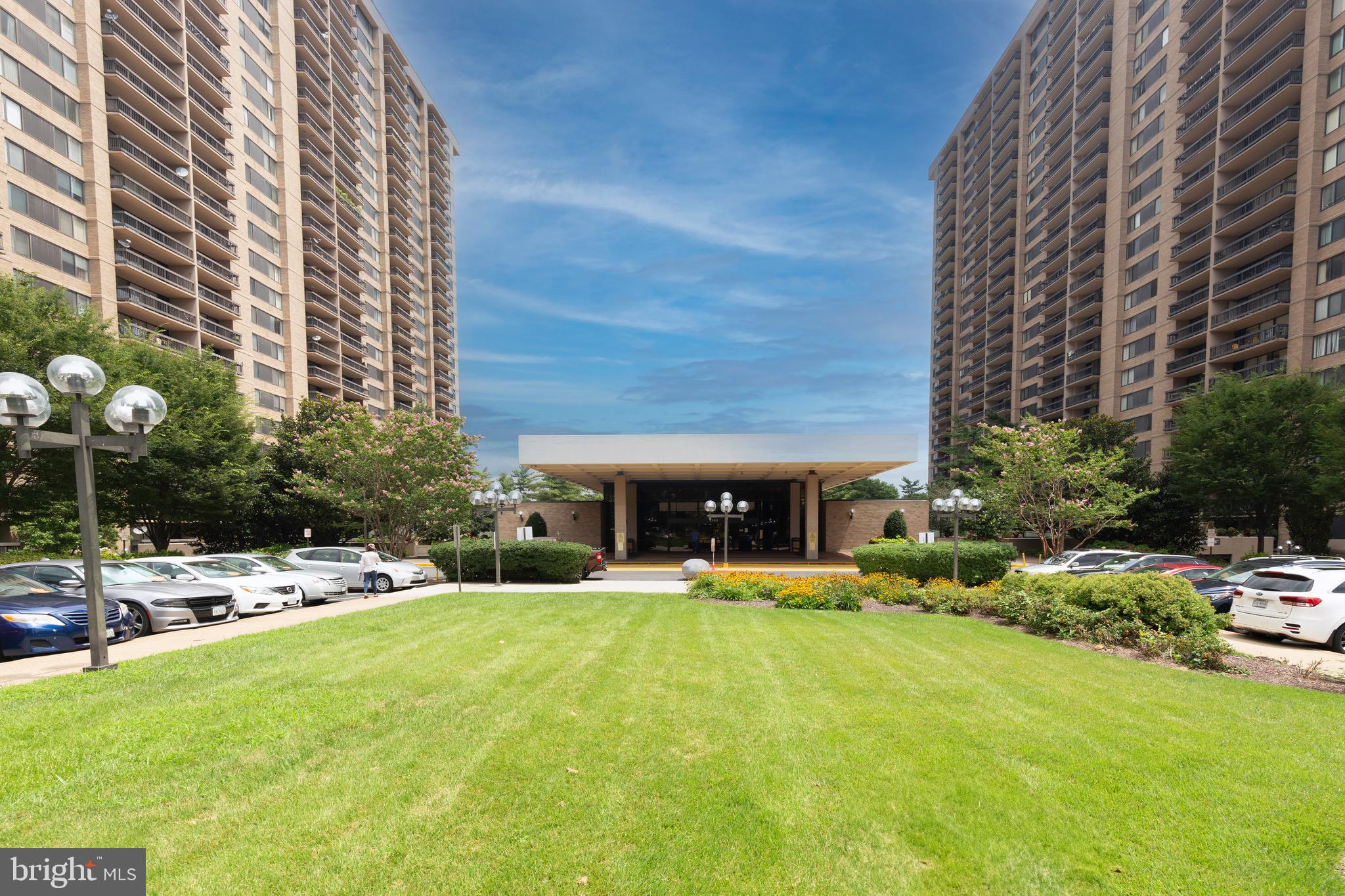 One bedroom easy access to Washington DC, Pentagon, Arlington. $2100 all inclusive water, gas, trash, parking and electricity!! no multiple utility bills. Looking for dependable tenant, good credit solid income. Use main entrance front desk bell for building entrance, front desk will provide visitor parking pass.