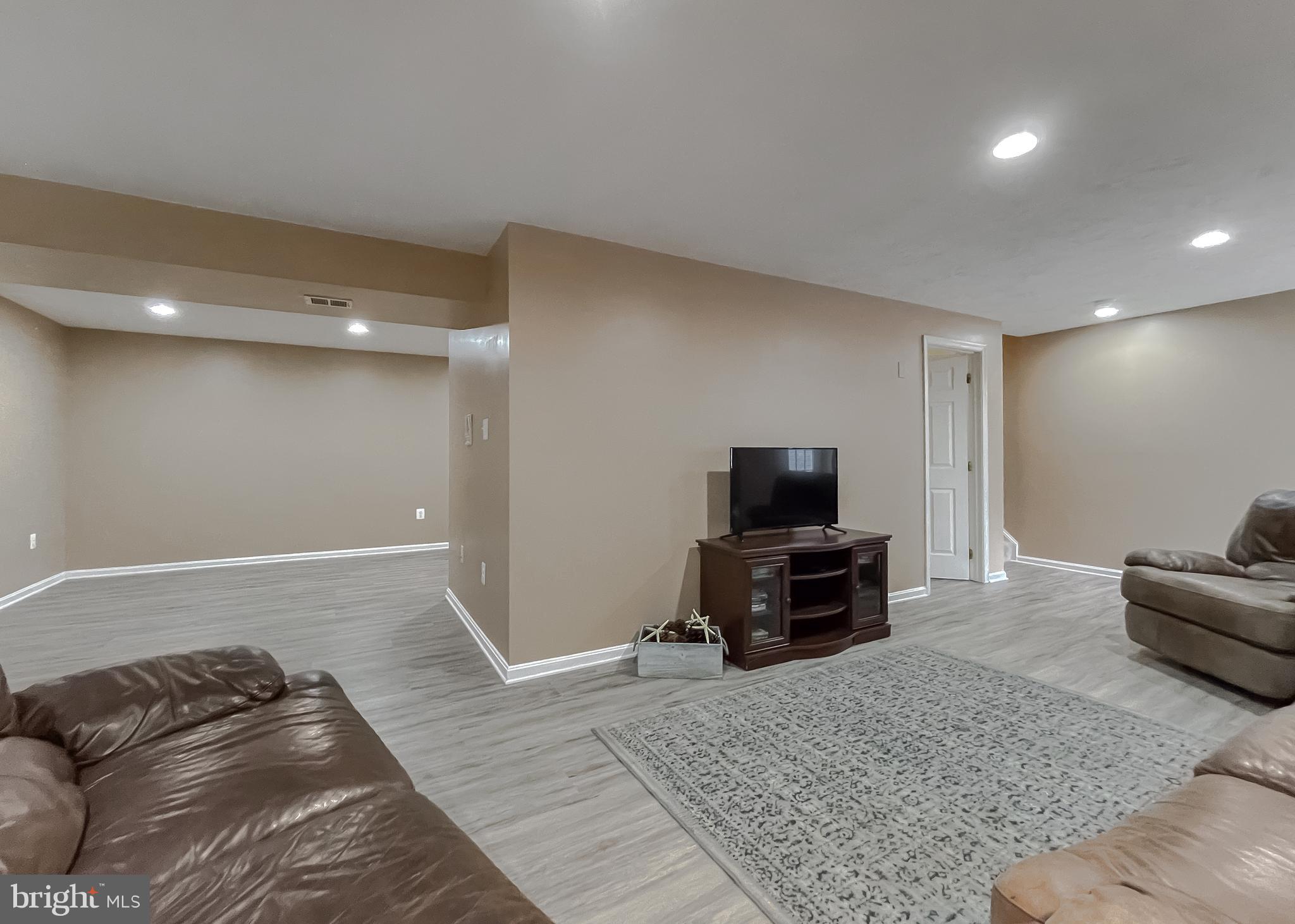 HILLMEADE - Residential