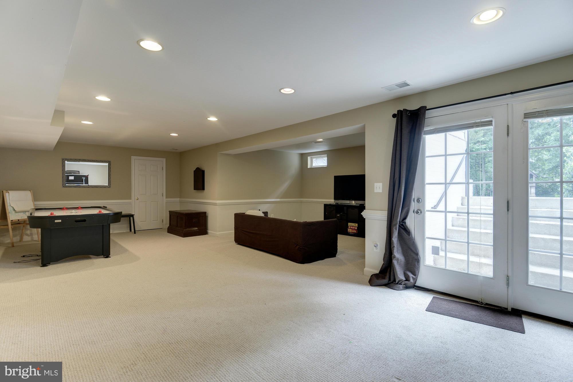 SOUTH RIDING - Residential