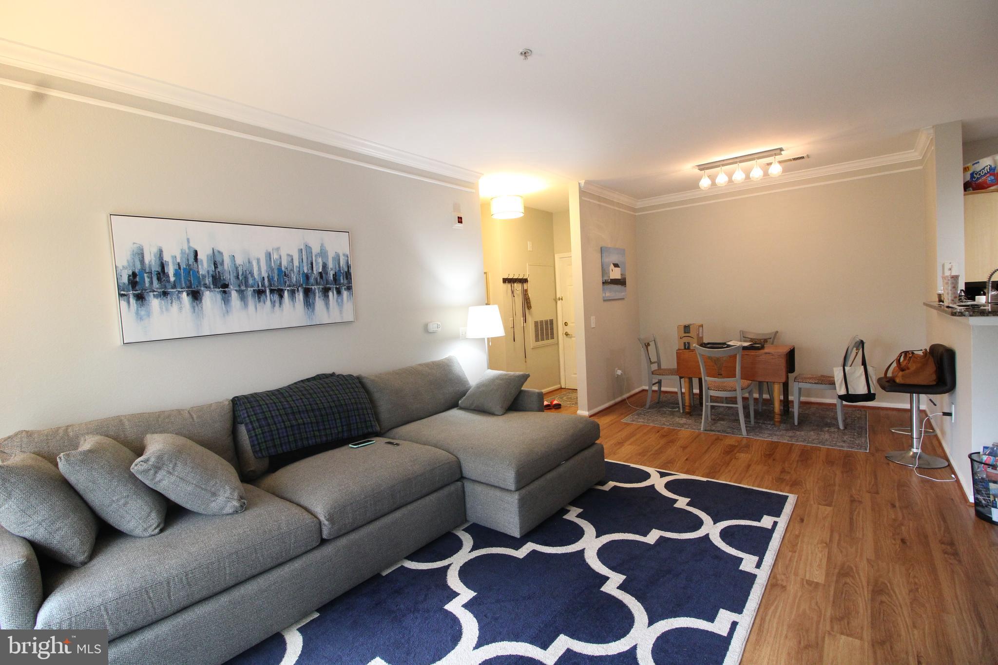 1570 SPRING GATE DRIVE 7108