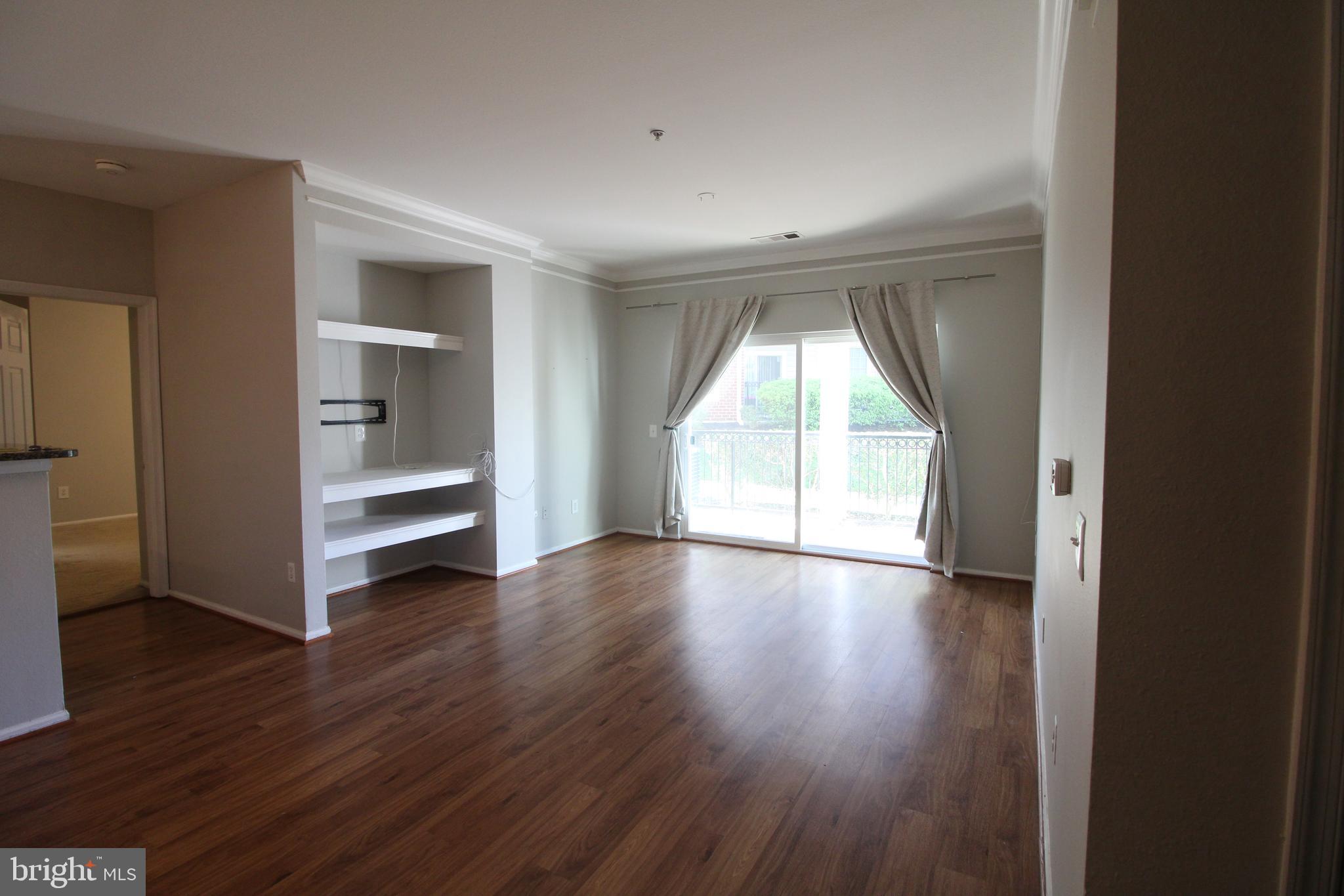 1570 SPRING GATE DRIVE 7108