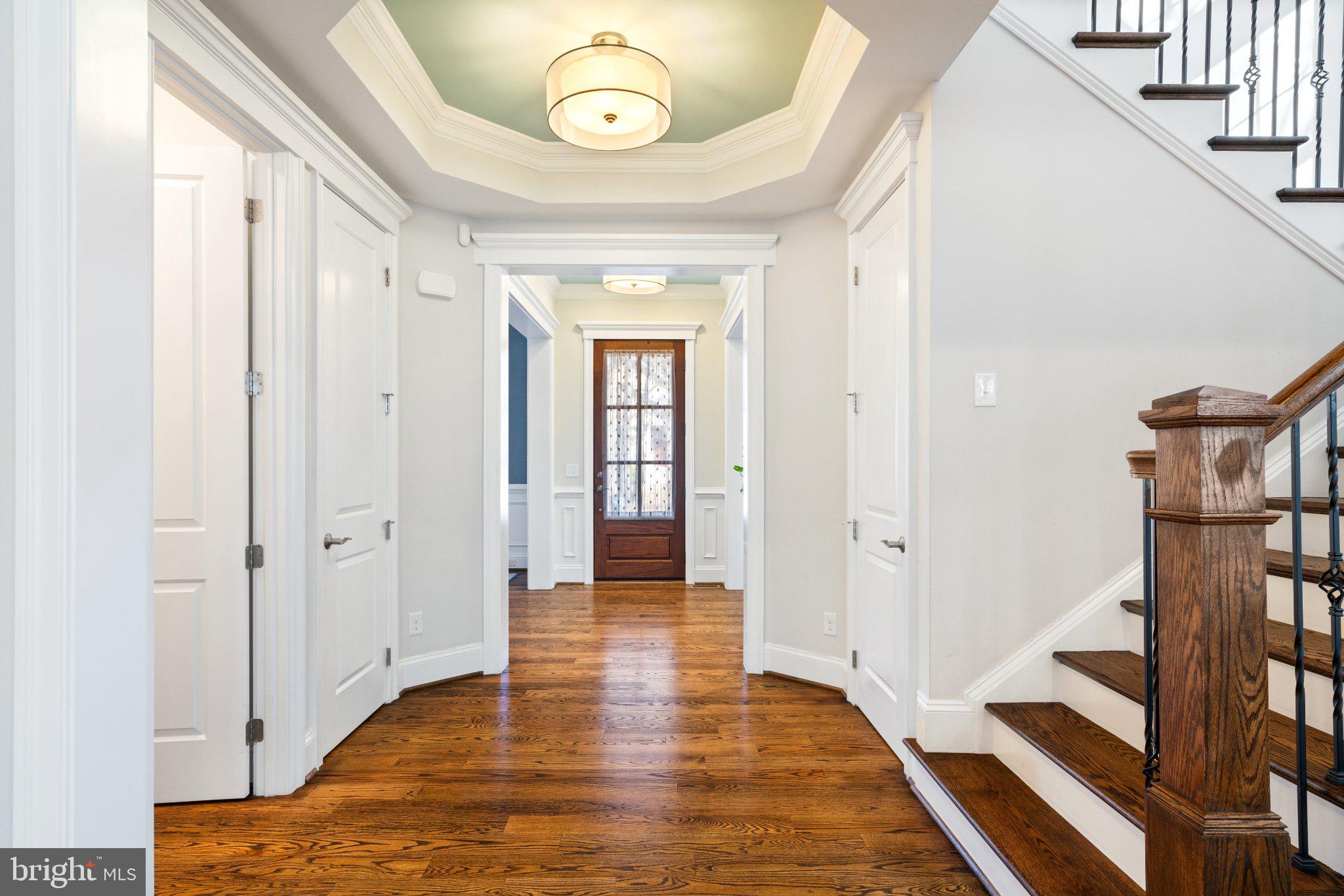 1604 COLONIAL LANE