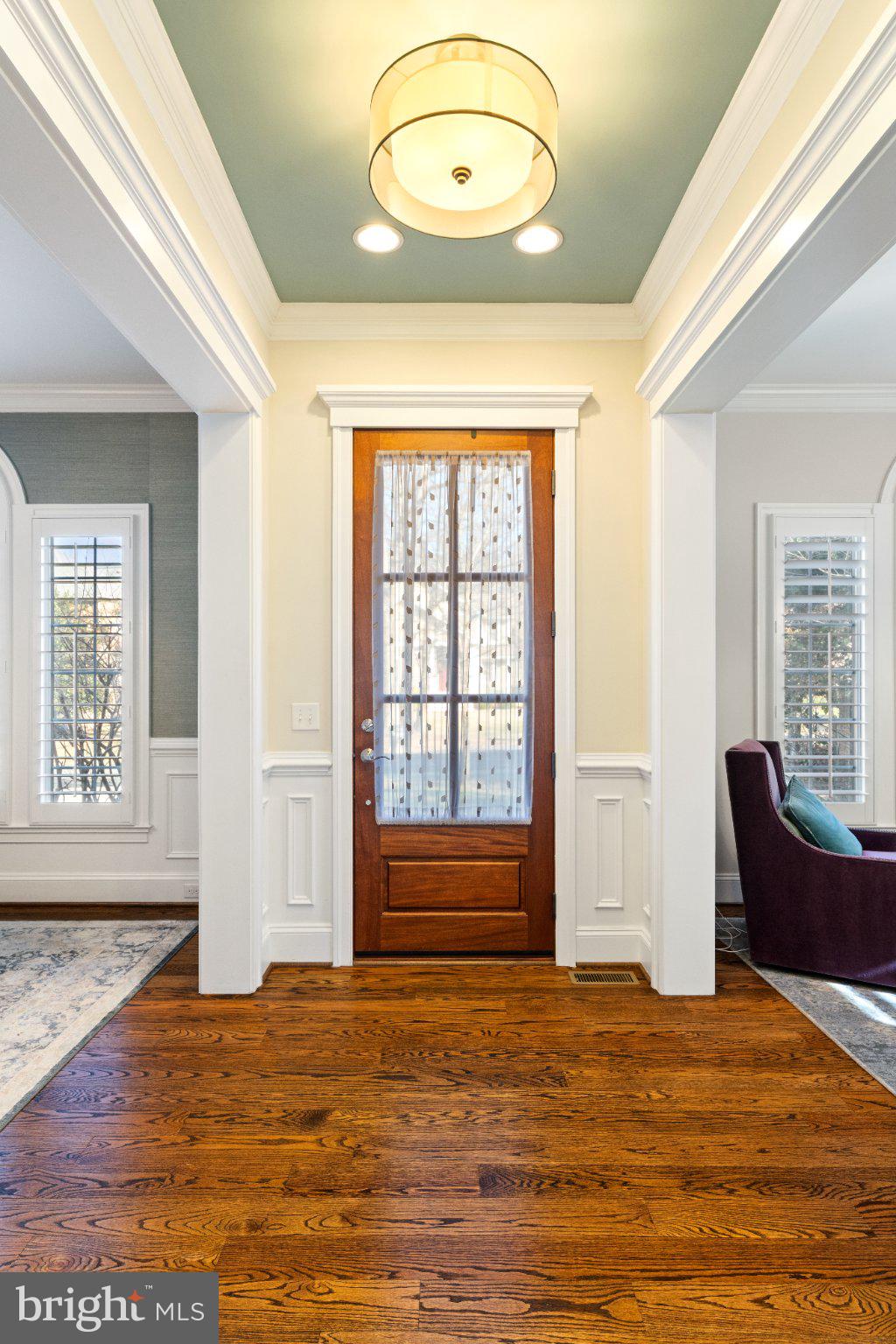 1604 COLONIAL LANE