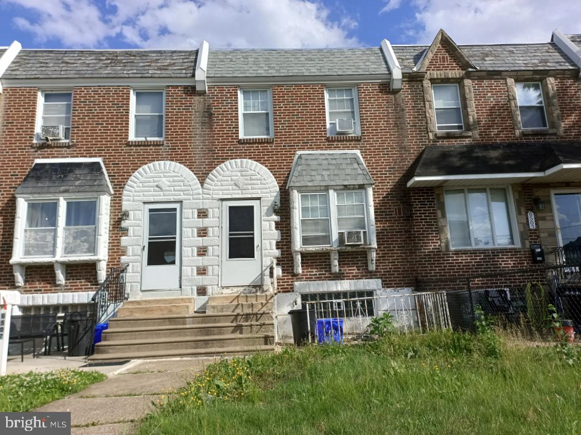 Nice 3-bedroom row house in northeast. Great tenant paying $1,300/m. Seller prefers the property to be sold with tenancy. Investors make money right after settlement, but vacating the house is also optional if buyers so request. The property is priced to sell.