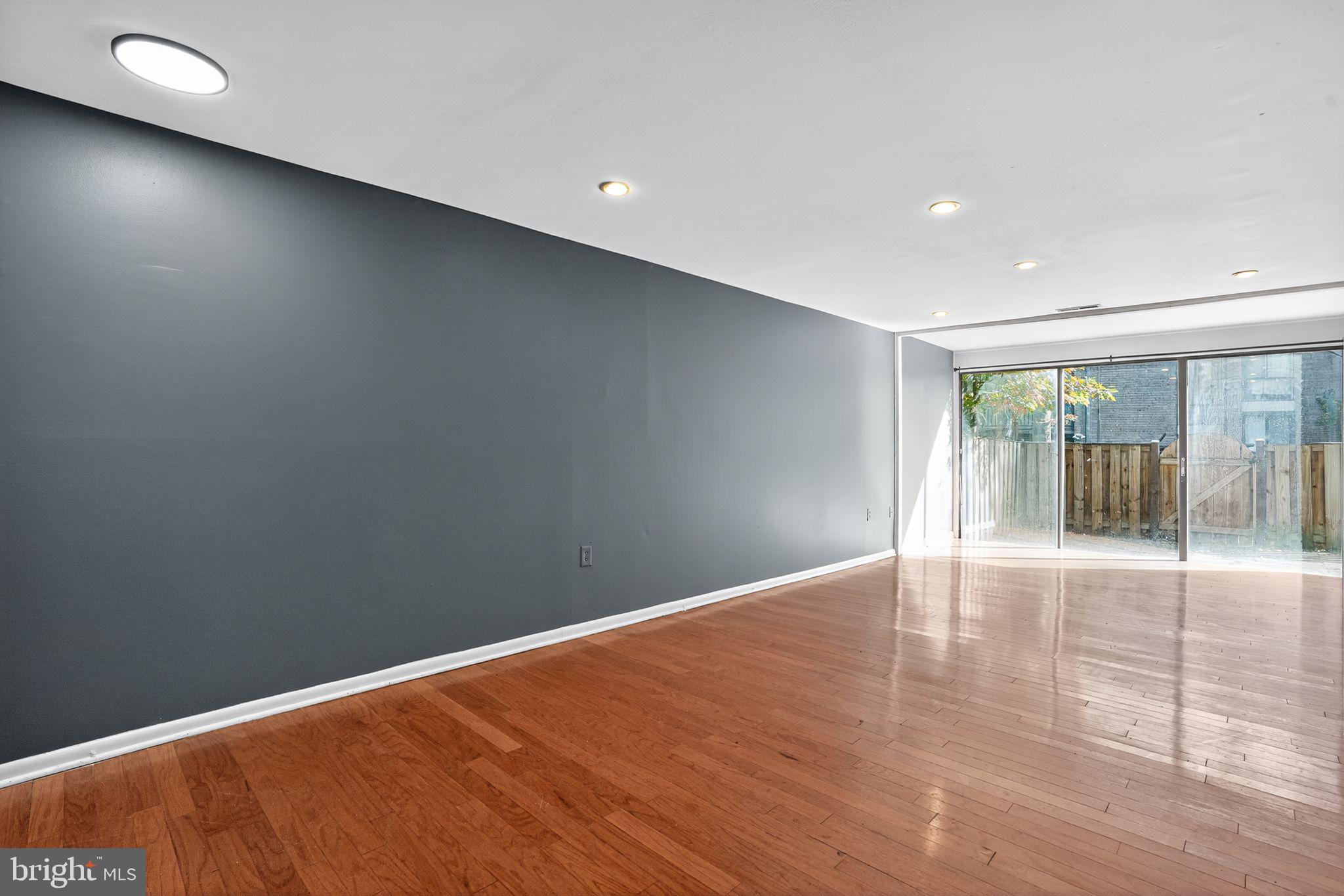 CHELSEA WOODS COURTS - Residential