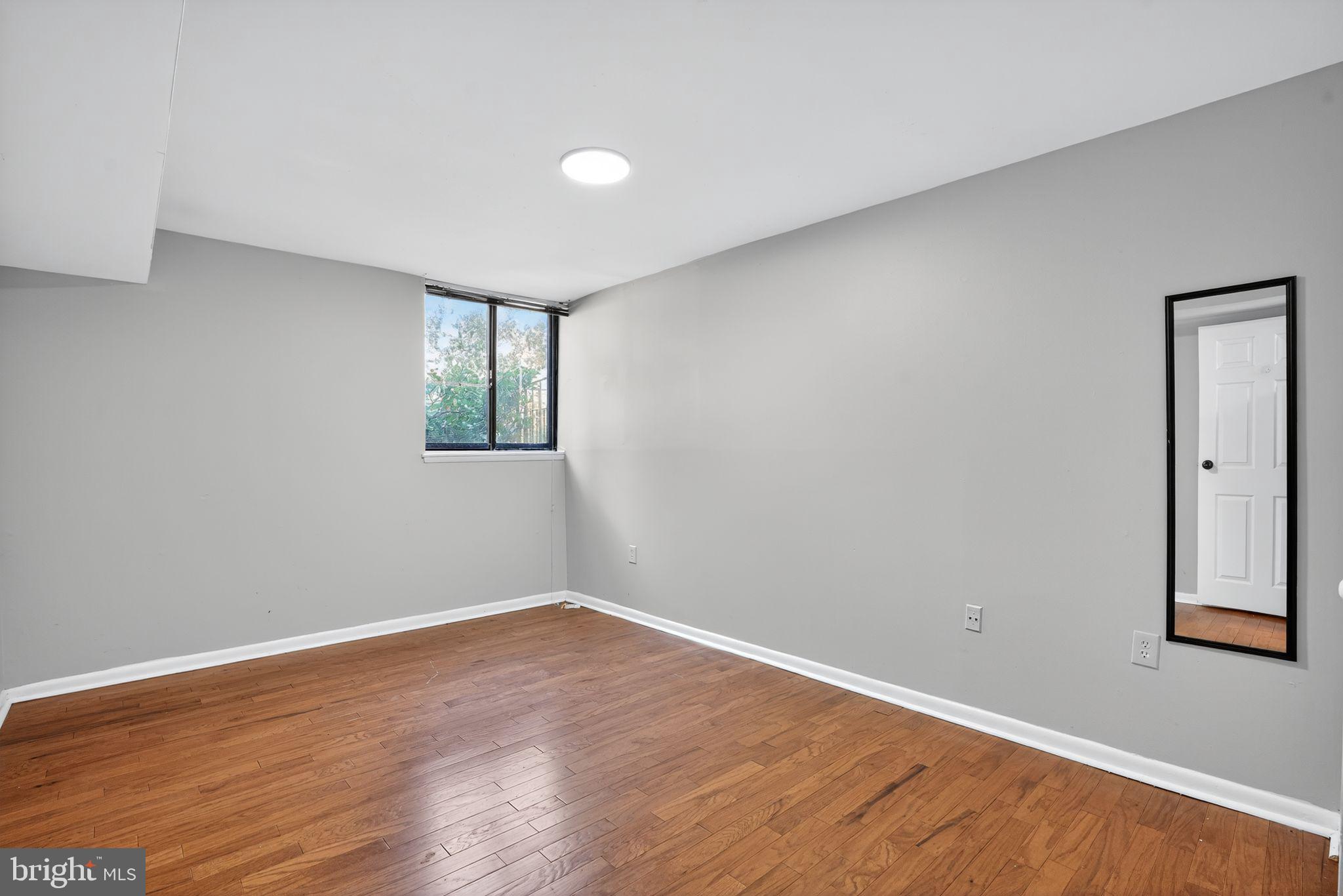 CHELSEA WOODS COURTS - Residential