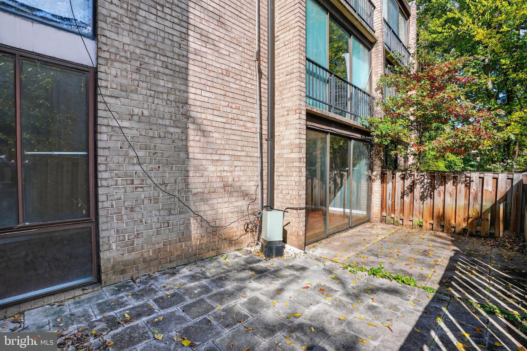 CHELSEA WOODS COURTS - Residential