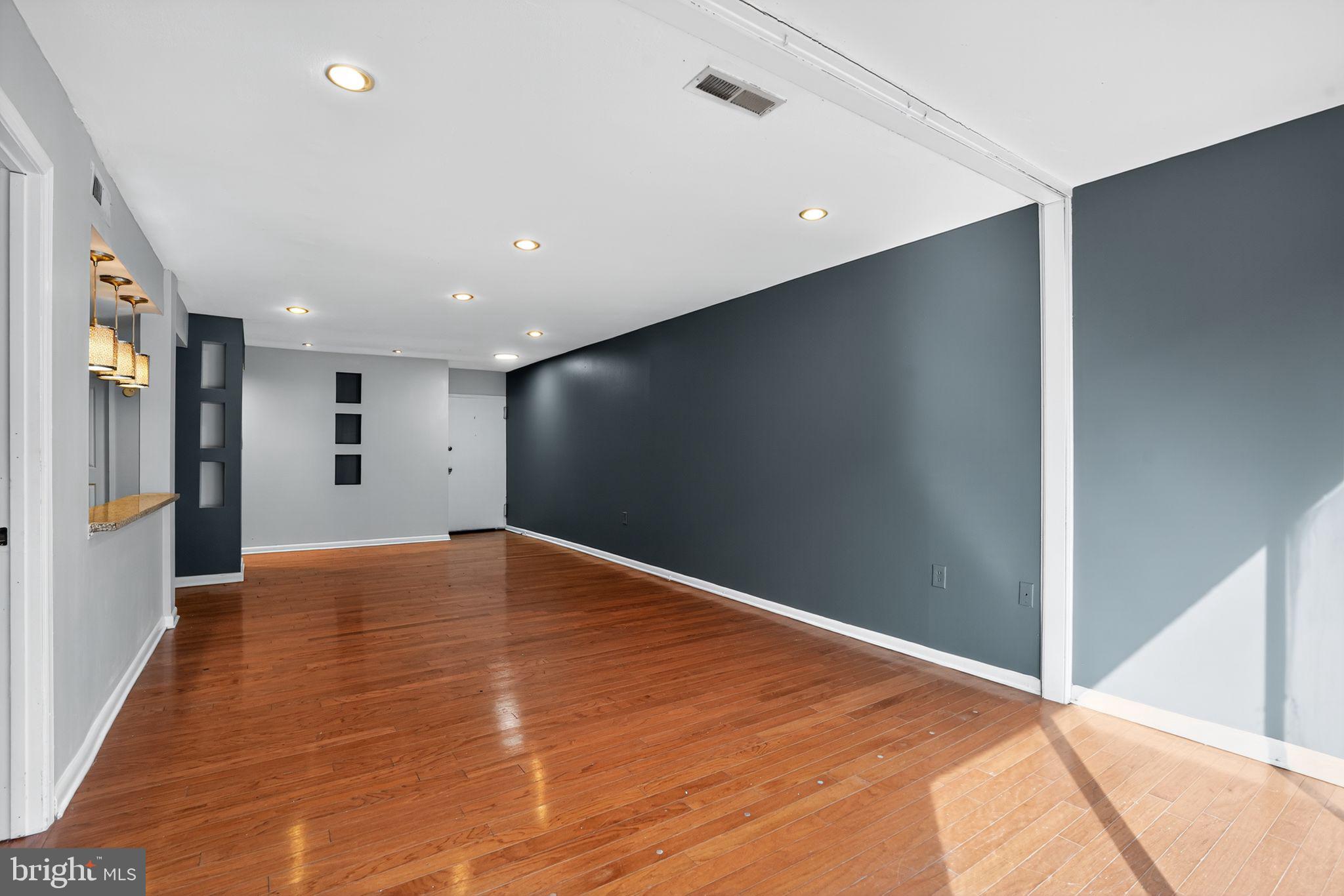 CHELSEA WOODS COURTS - Residential