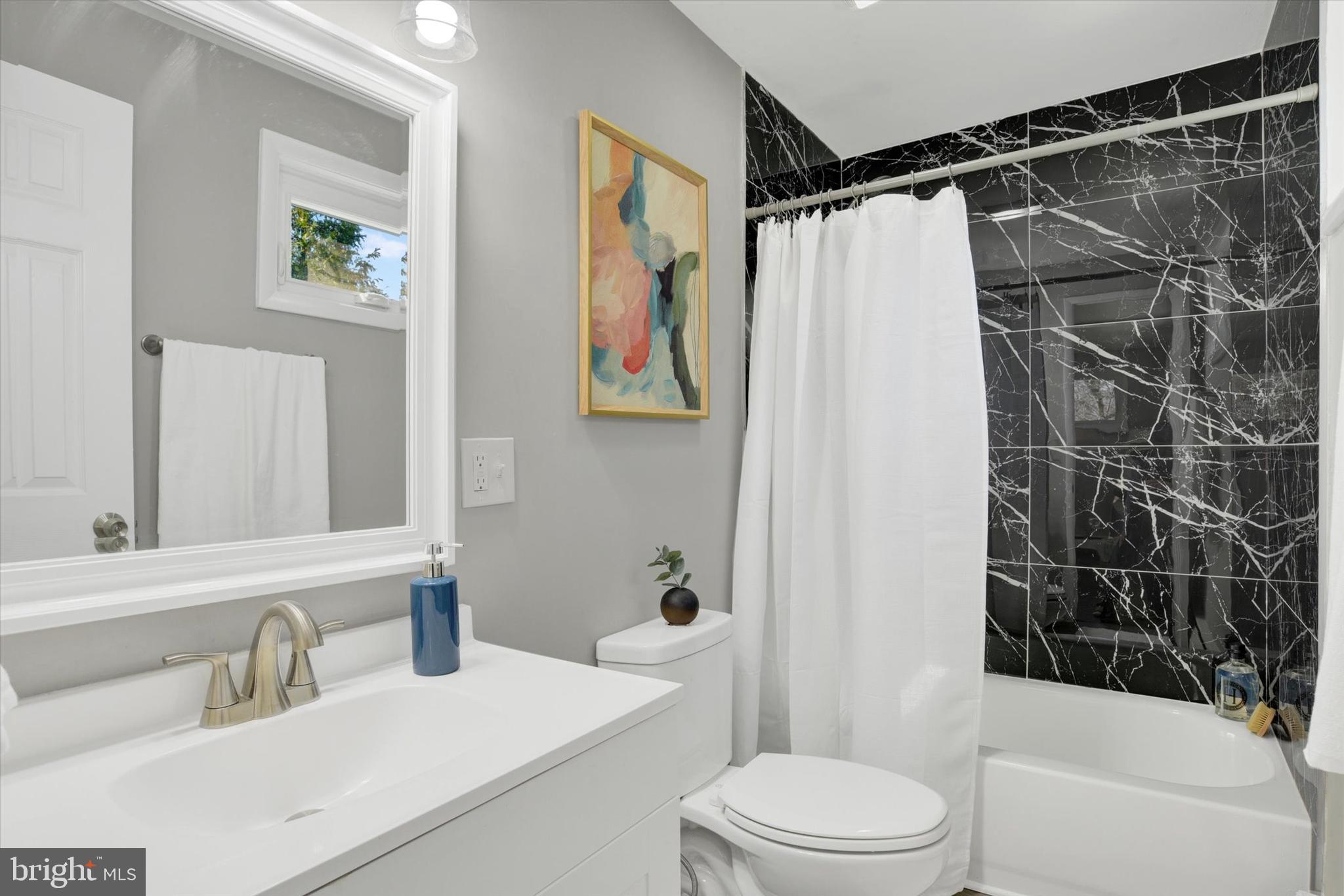 WINDSOR FARMS - Residential