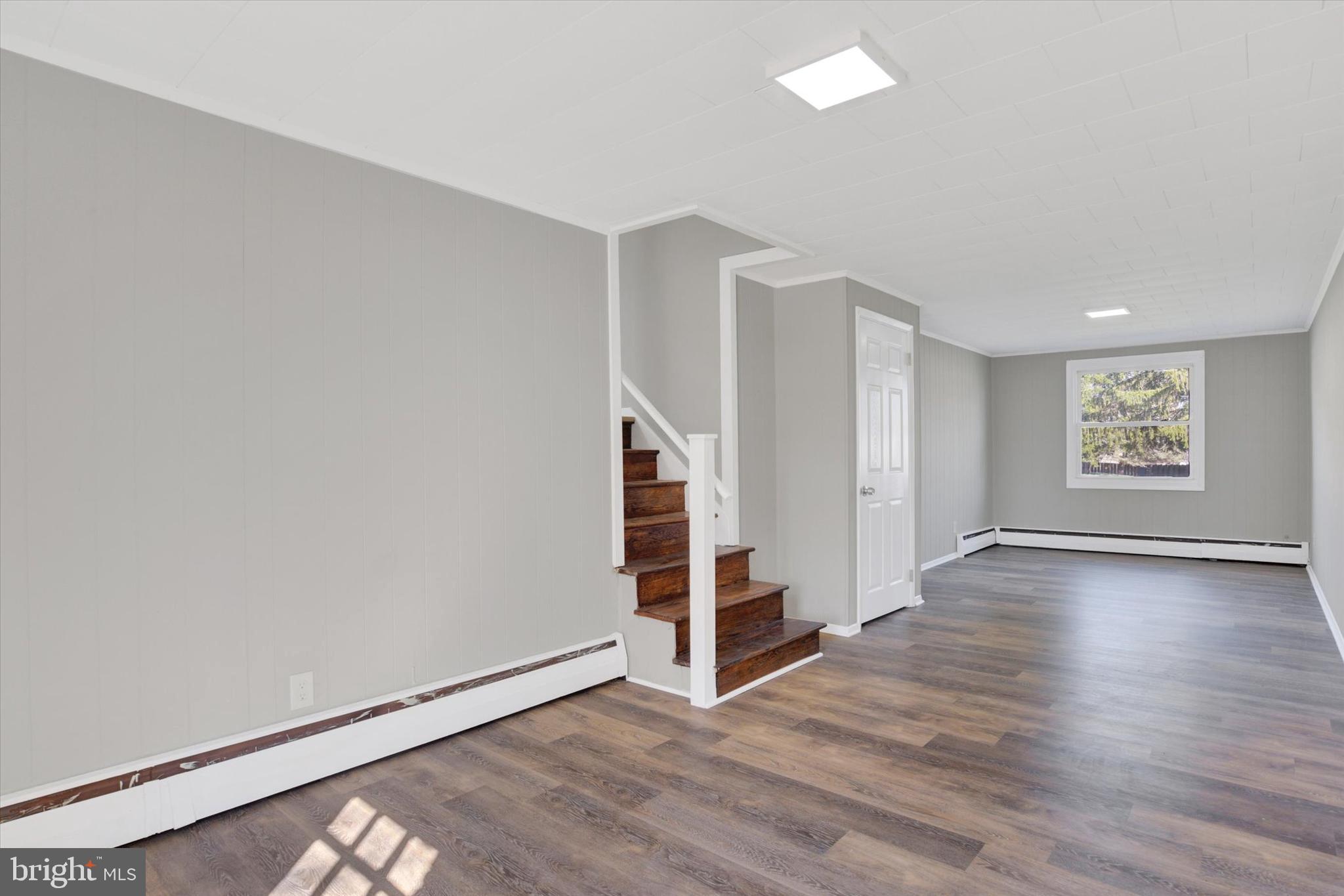 WINDSOR FARMS - Residential