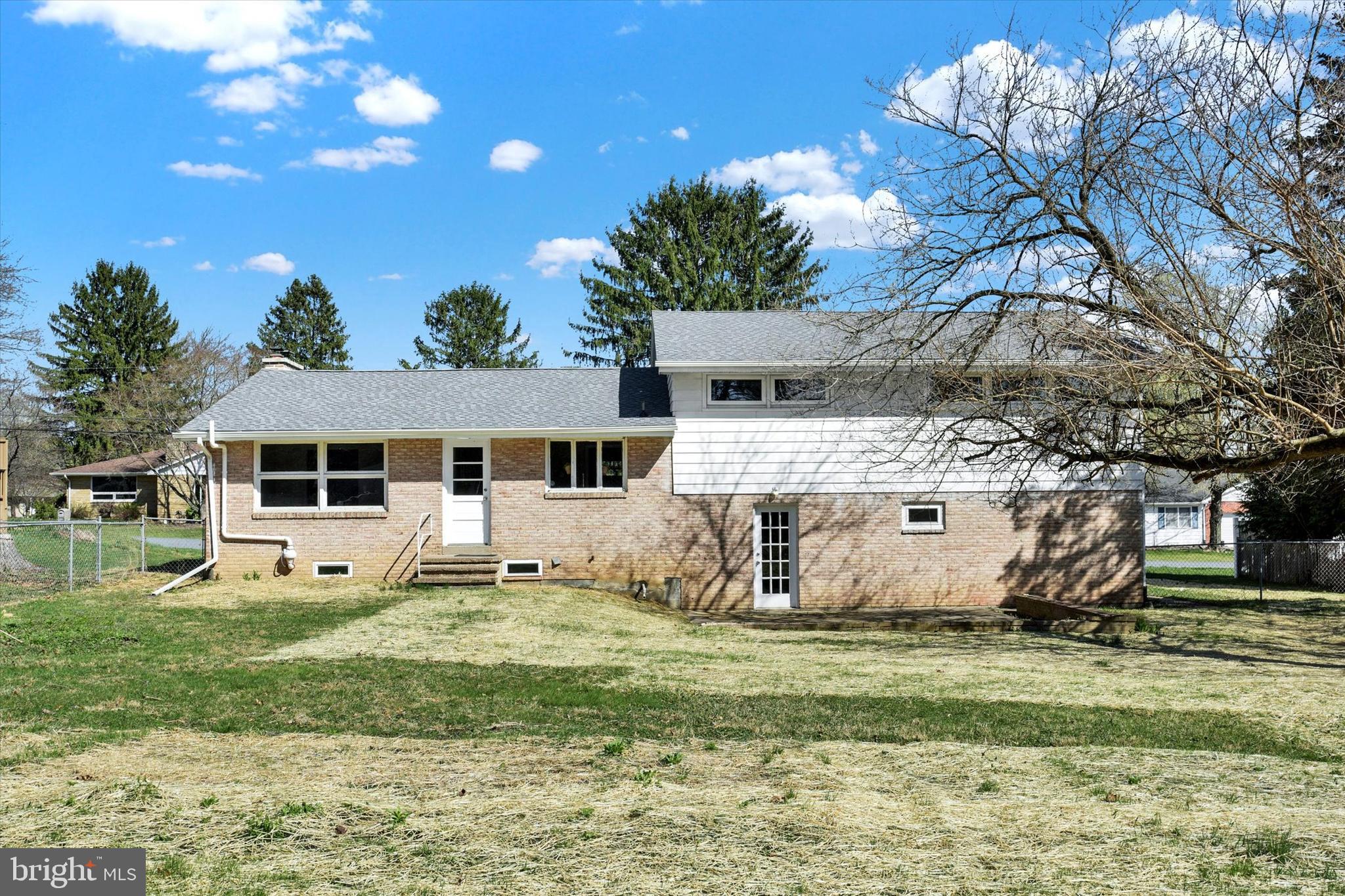 WINDSOR FARMS - Residential