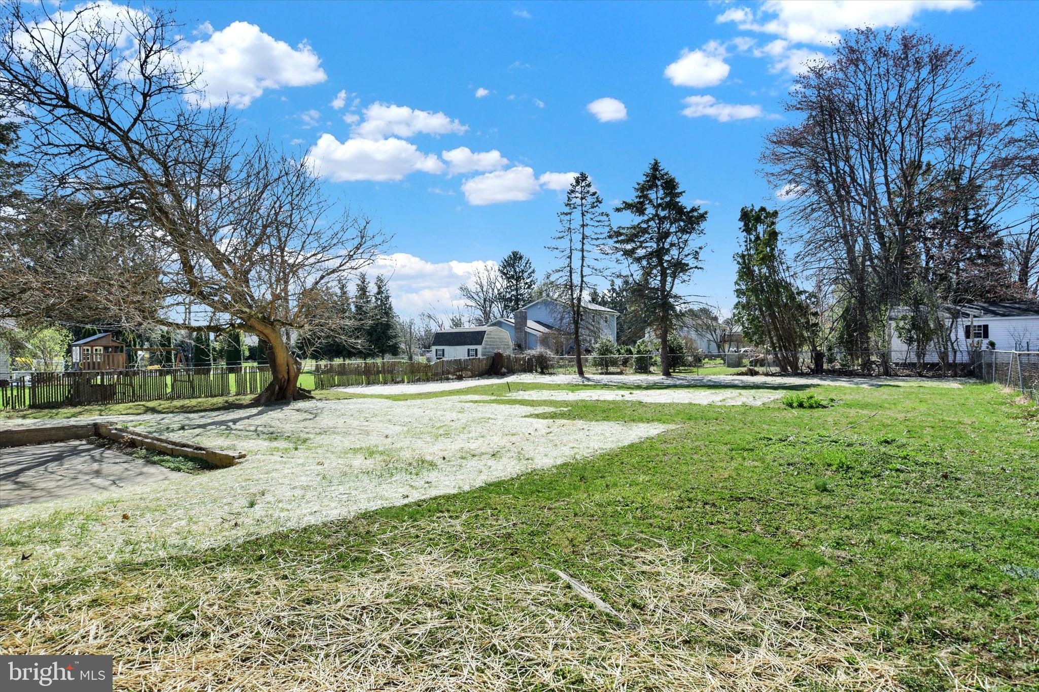 WINDSOR FARMS - Residential