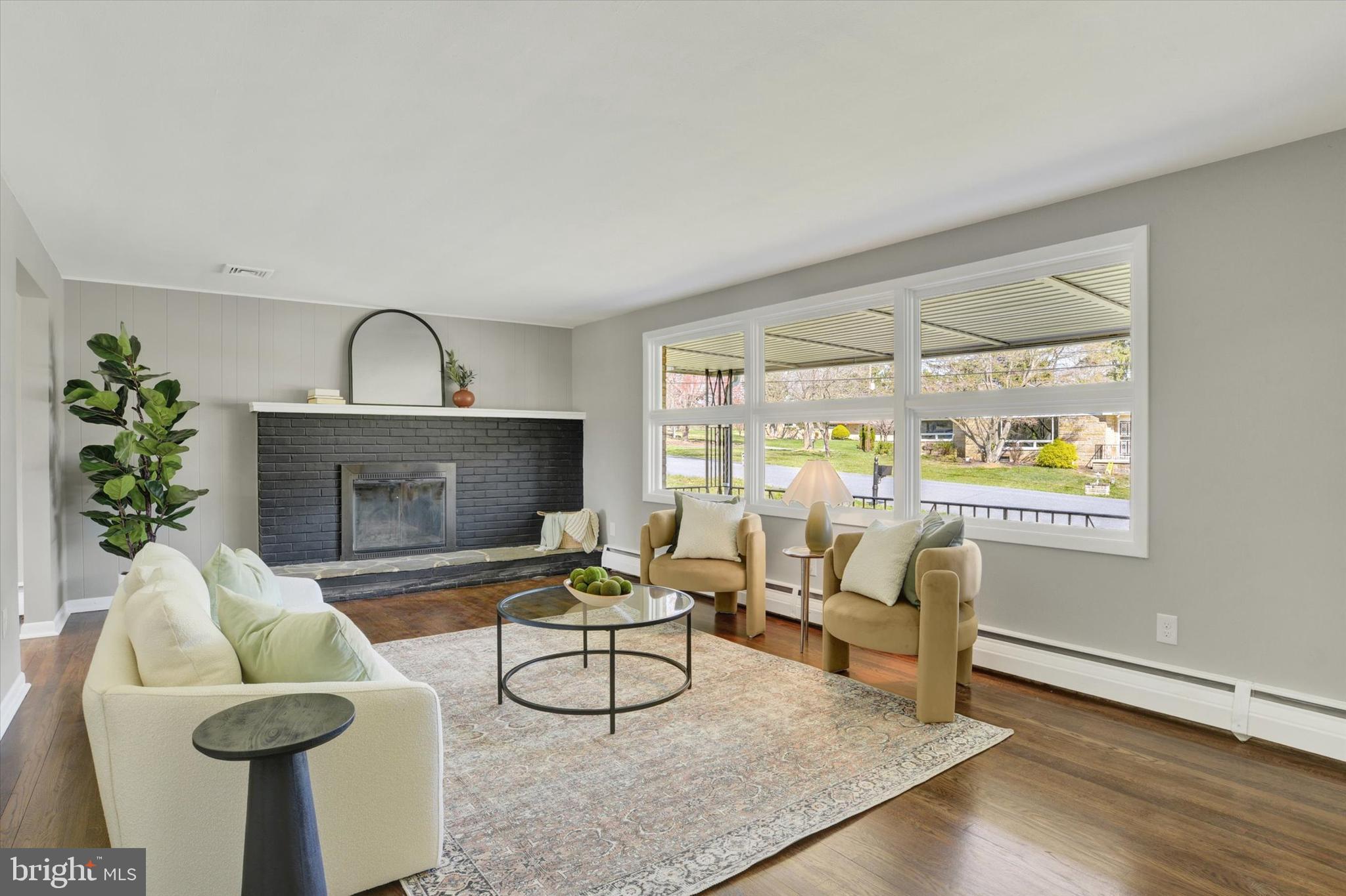 WINDSOR FARMS - Residential