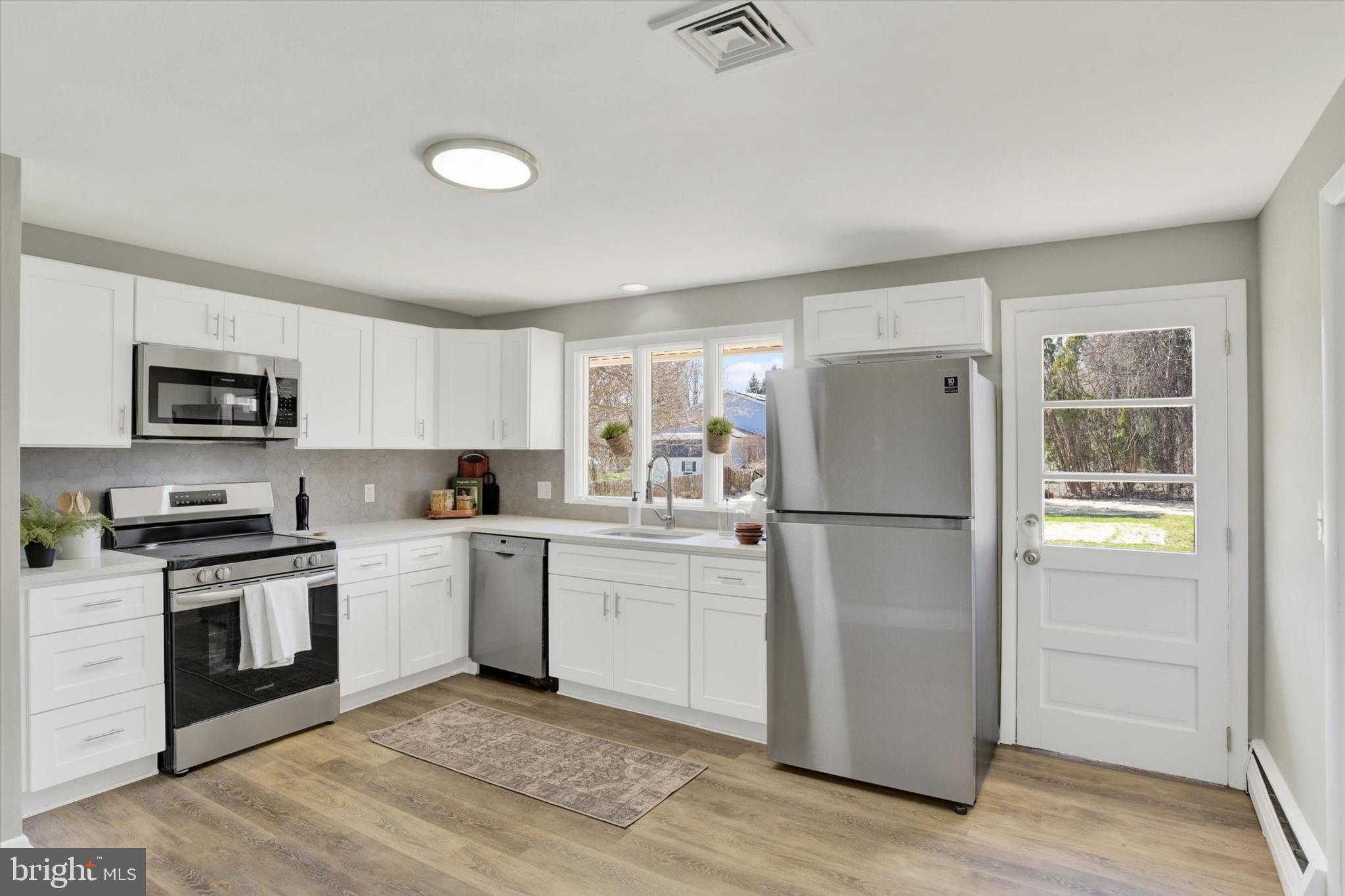 WINDSOR FARMS - Residential