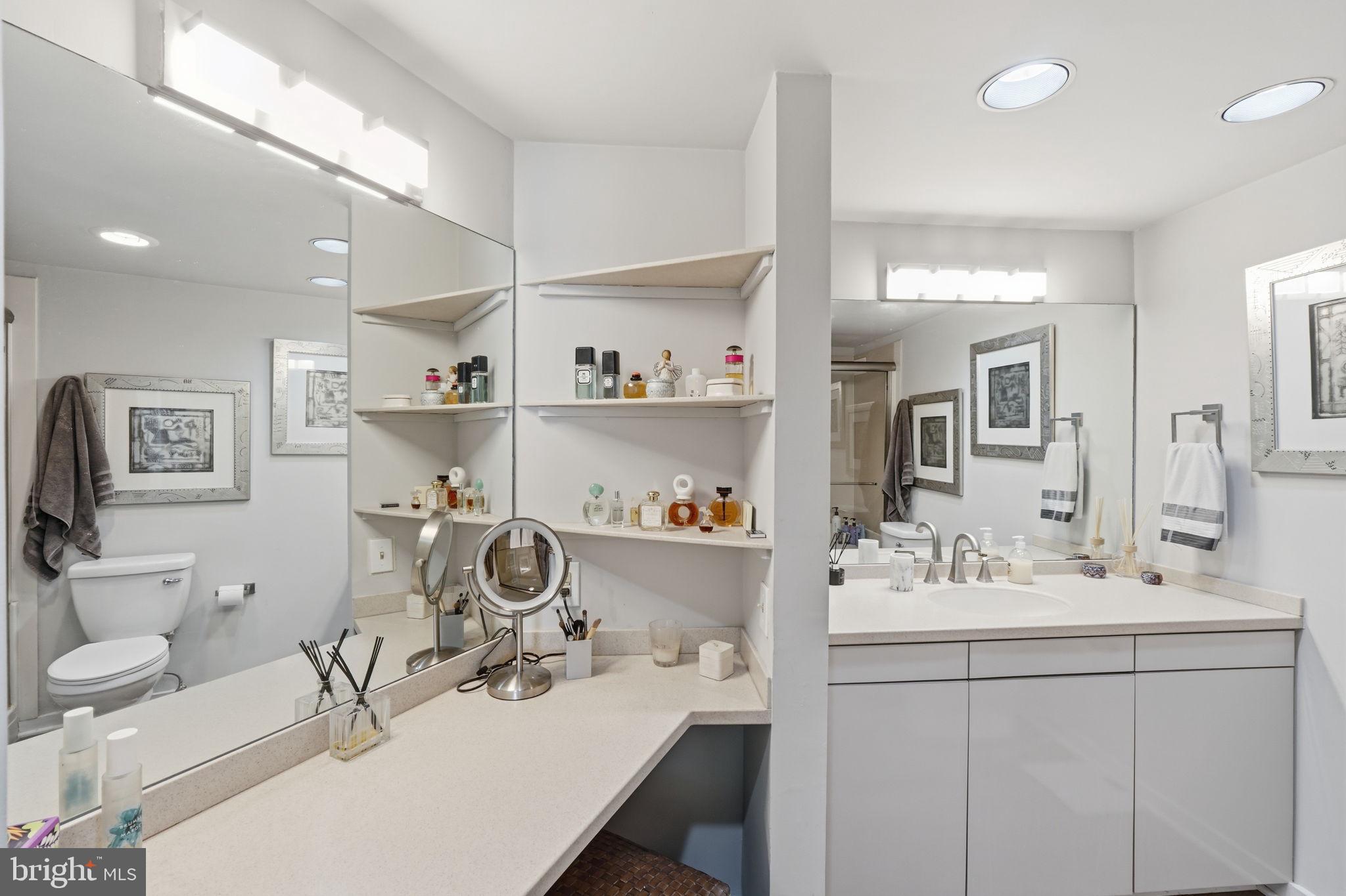 PROMENADE TOWERS - Residential