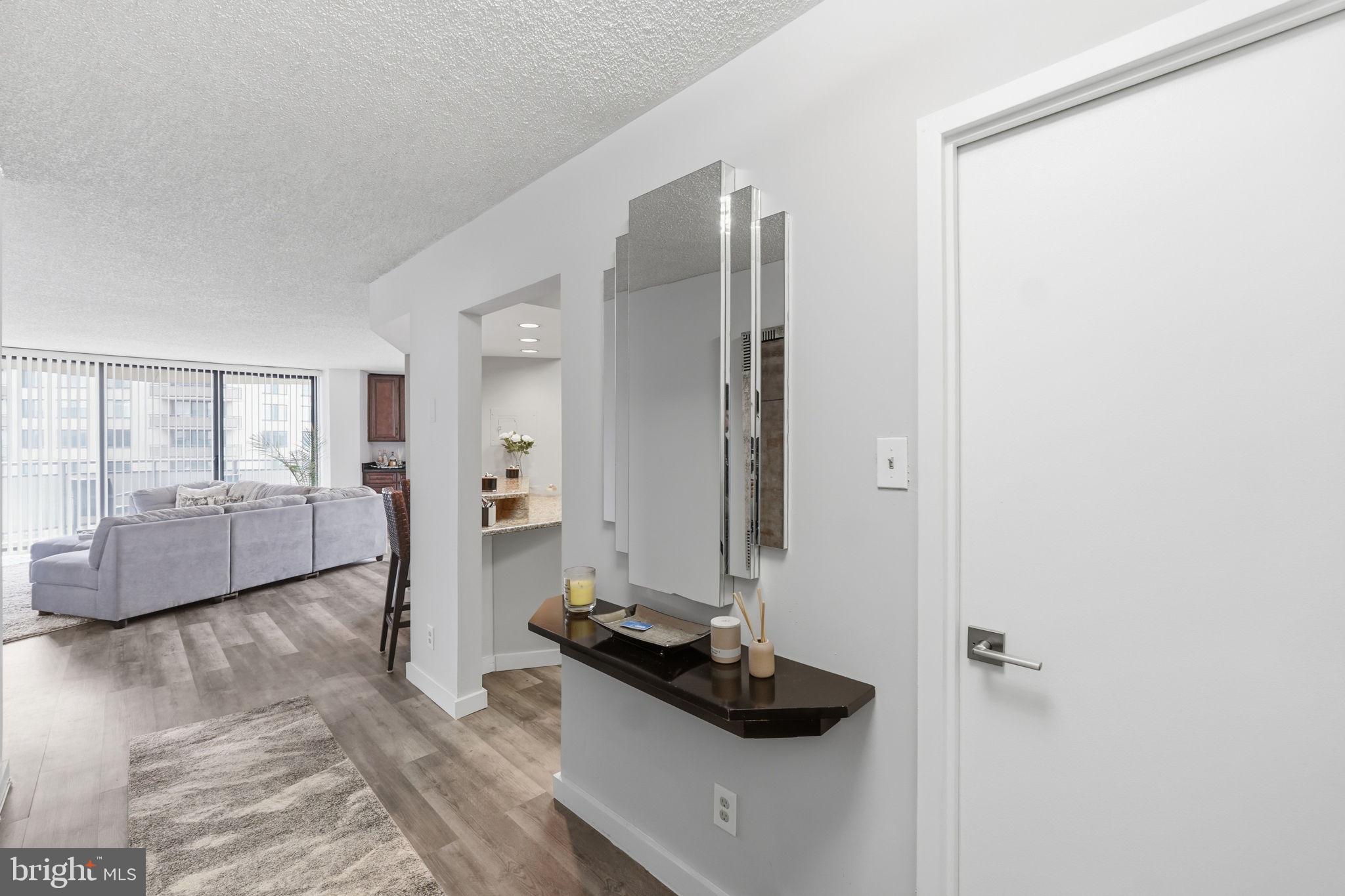 PROMENADE TOWERS - Residential