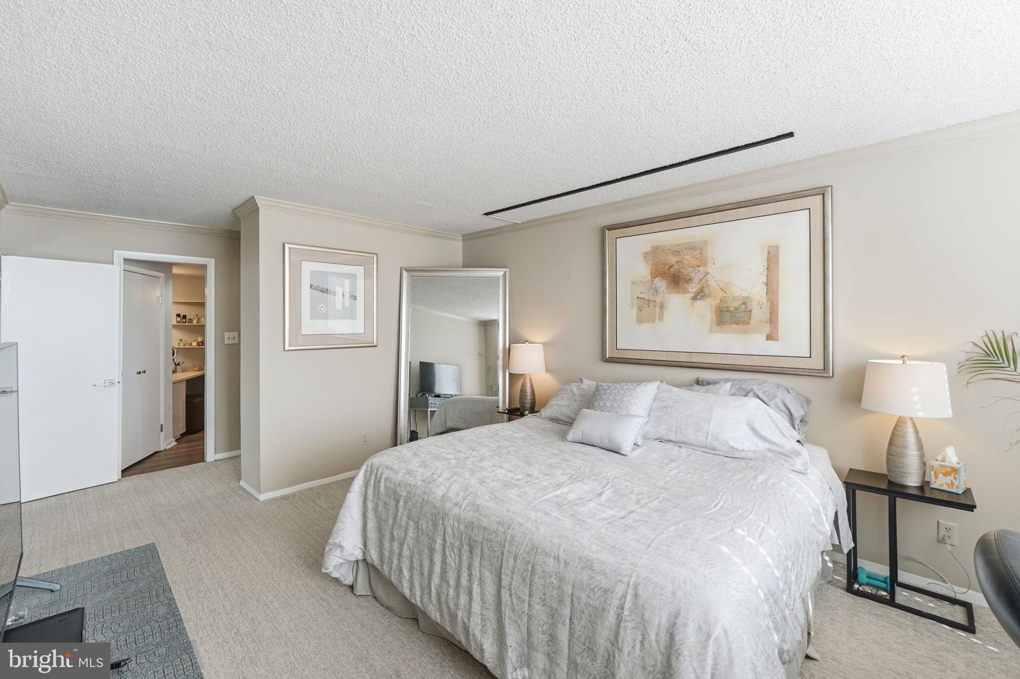 PROMENADE TOWERS - Residential