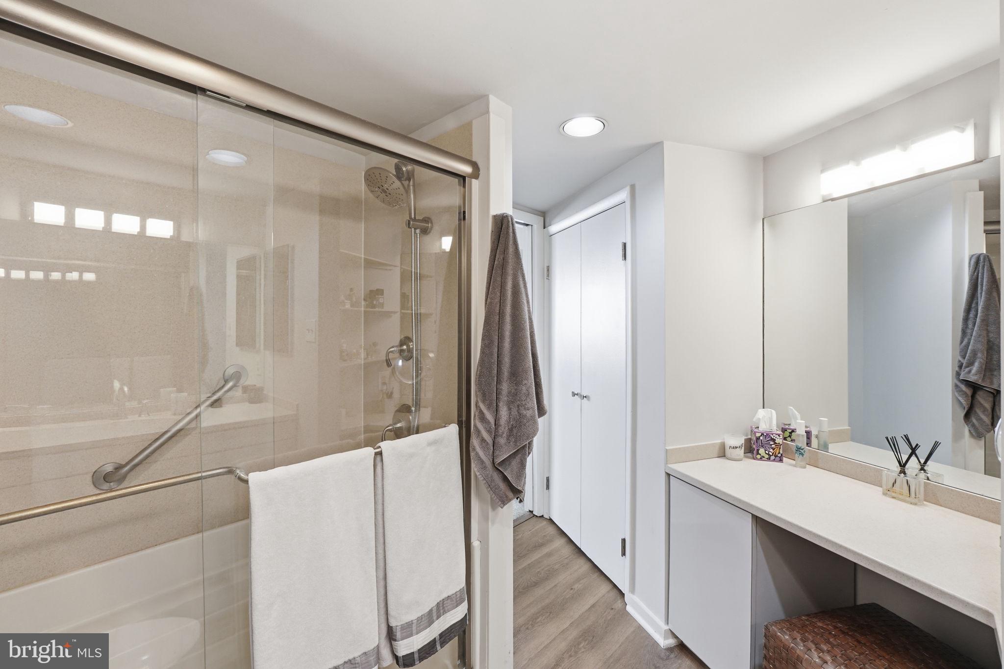 PROMENADE TOWERS - Residential