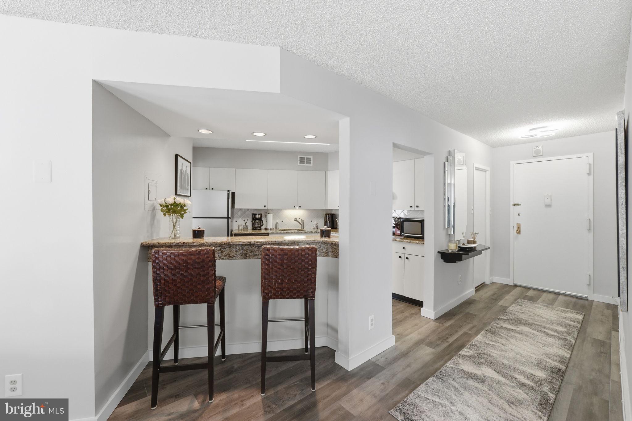 PROMENADE TOWERS - Residential