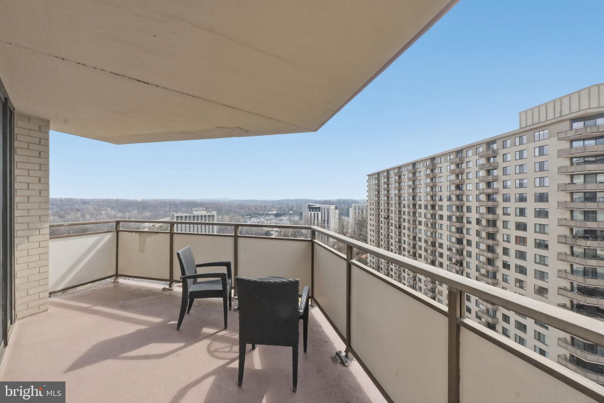 PROMENADE TOWERS - Residential