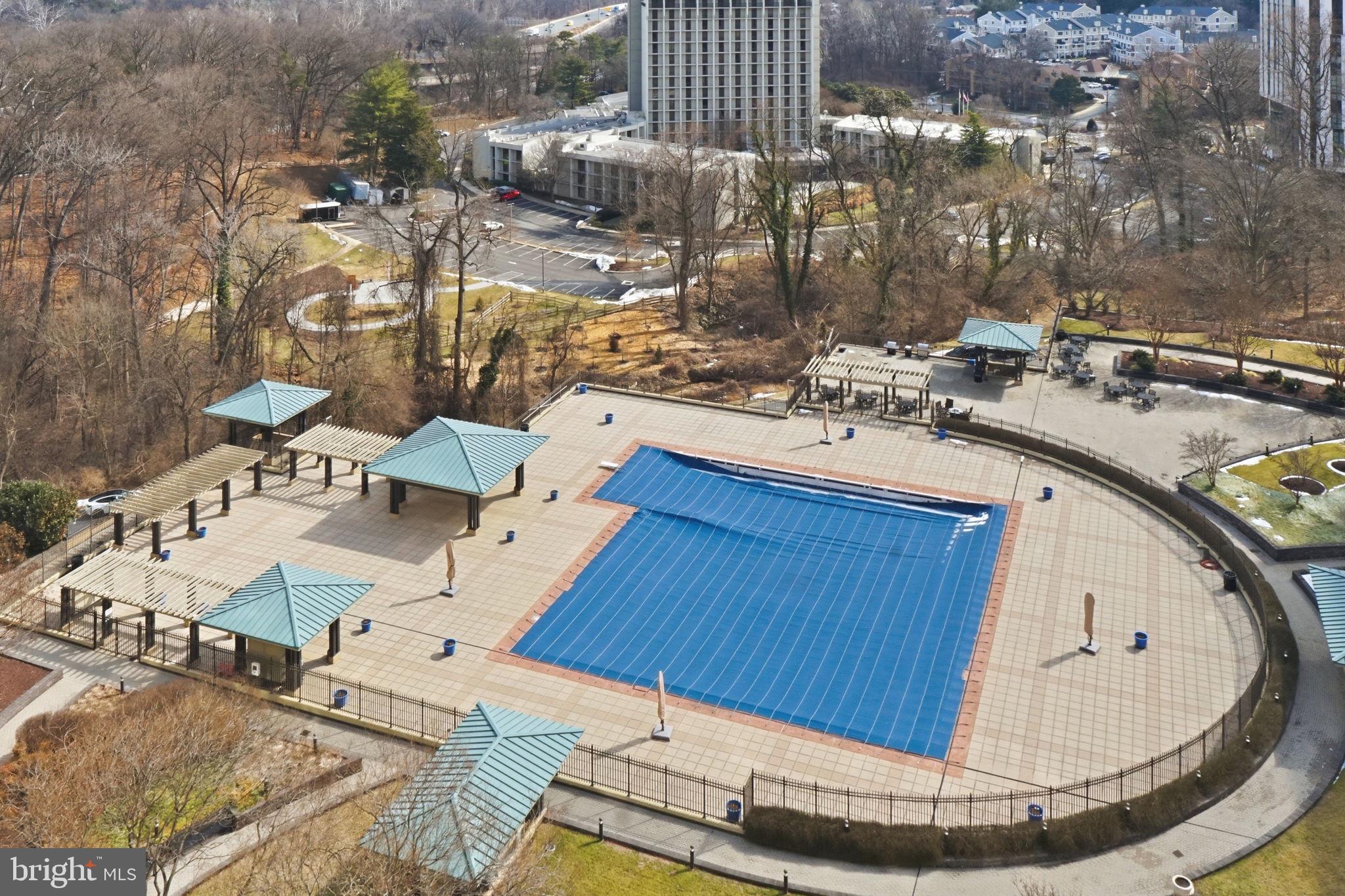 PROMENADE TOWERS - Residential