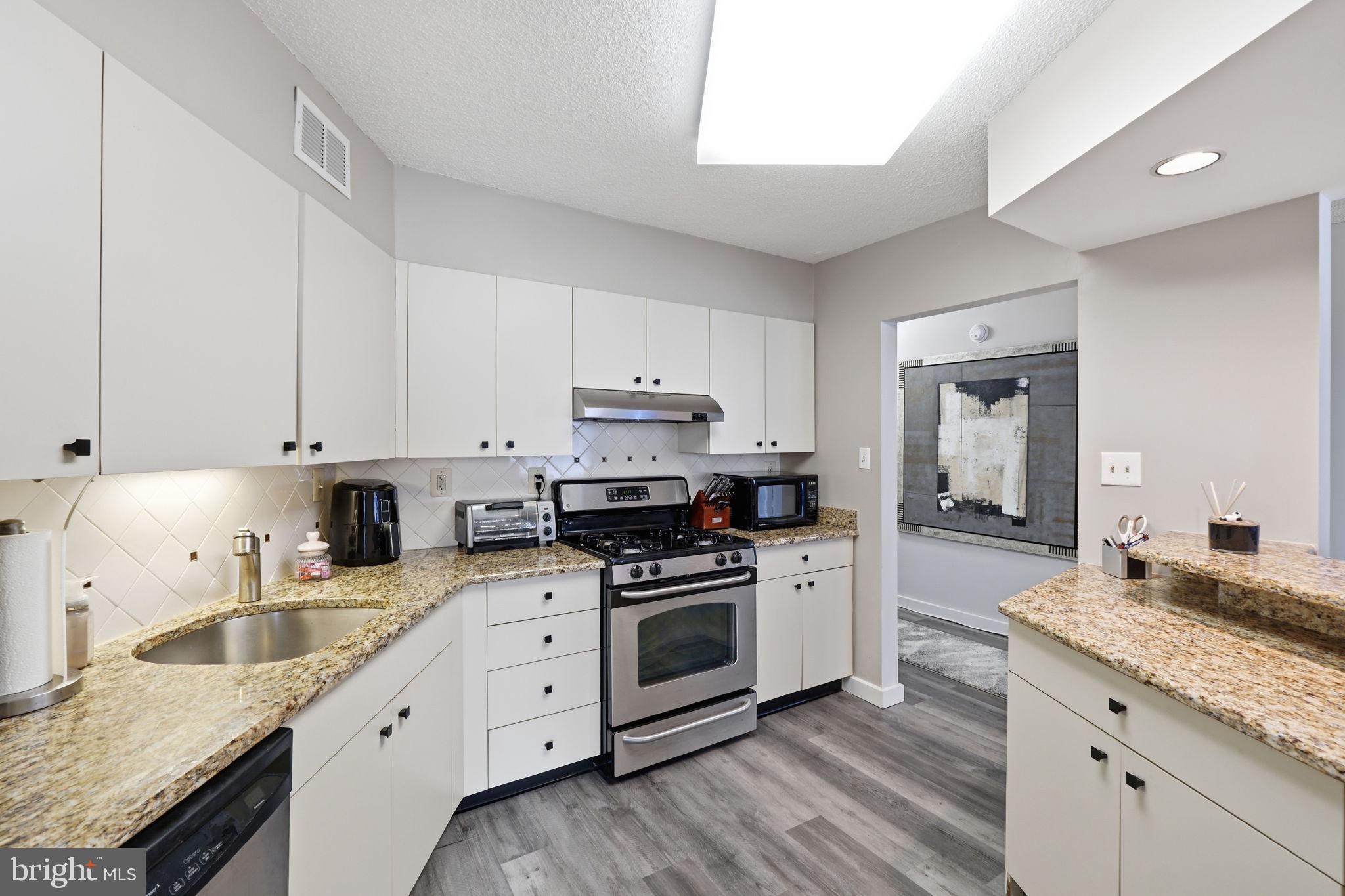 5225 POOKS HILL ROAD 1401N